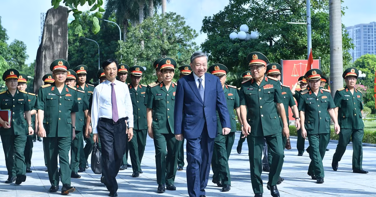 [Foto] Máximo dirigente vietnamita visita Departamento General de Inteligencia de Defensa