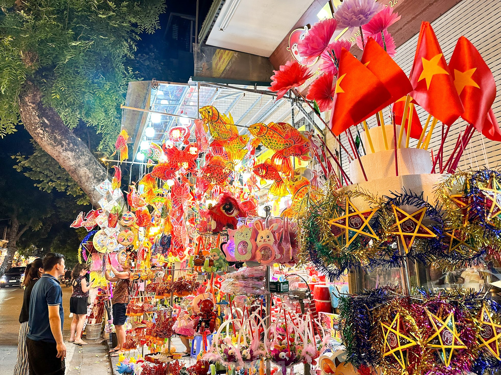 El Festival del Medio Otoño de Vietnam, también conocido como el Festival de los Niños, es una ocasión para las reuniones familiares. El Festival del Medio Otoño de Vietnam, también conocido como el Festival de los Niños, es una ocasión para las reuniones familiares.