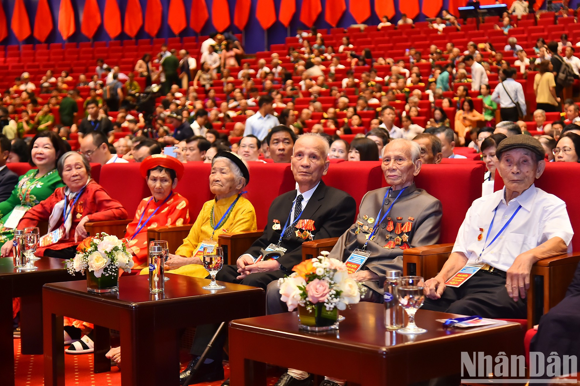 Las madres heroicas y cuadros revolucionarios de la víspera de la insurrección en la cita. Las madres heroicas y cuadros revolucionarios de la víspera de la insurrección en la cita.