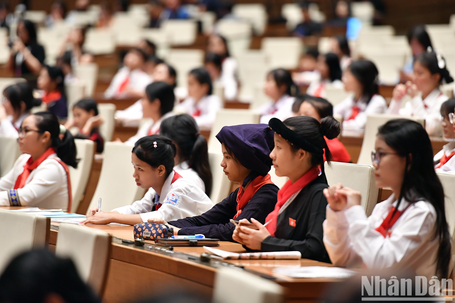 El ministro de Educación y Formación, Nguyen Kim Son, afirma que el sector educativo está implementando de manera activa y amplia el modelo &quot;Escuela Feliz&quot;, donde &quot;no hay lugar para la violencia&quot;.