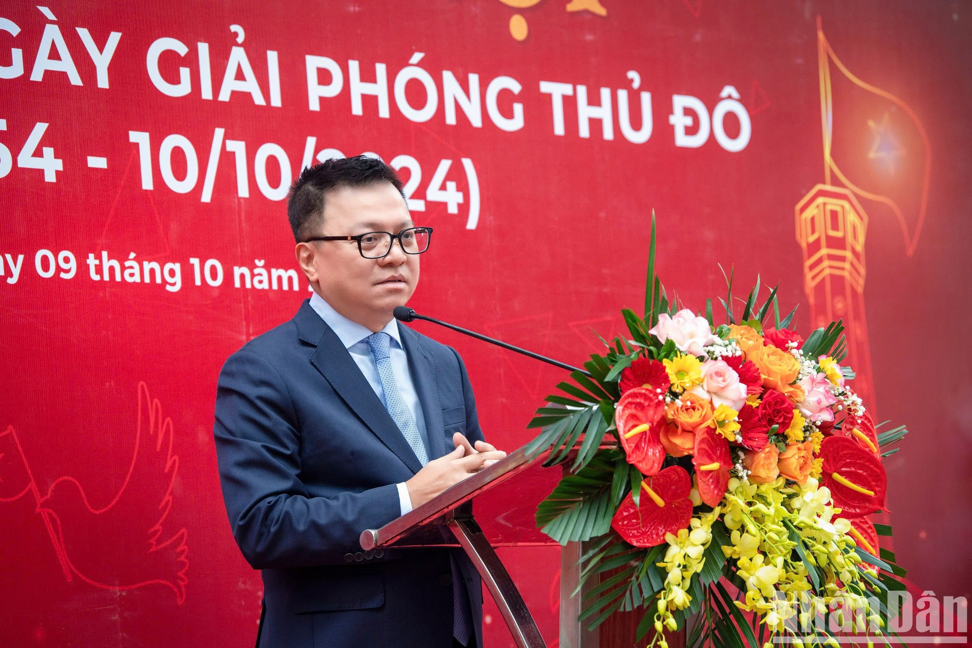 El presidente-editor del periódico Nhan Dan, Le Quoc Minh, pronuncia el discurso inaugural. El presidente-editor del periódico Nhan Dan, Le Quoc Minh, pronuncia el discurso inaugural.