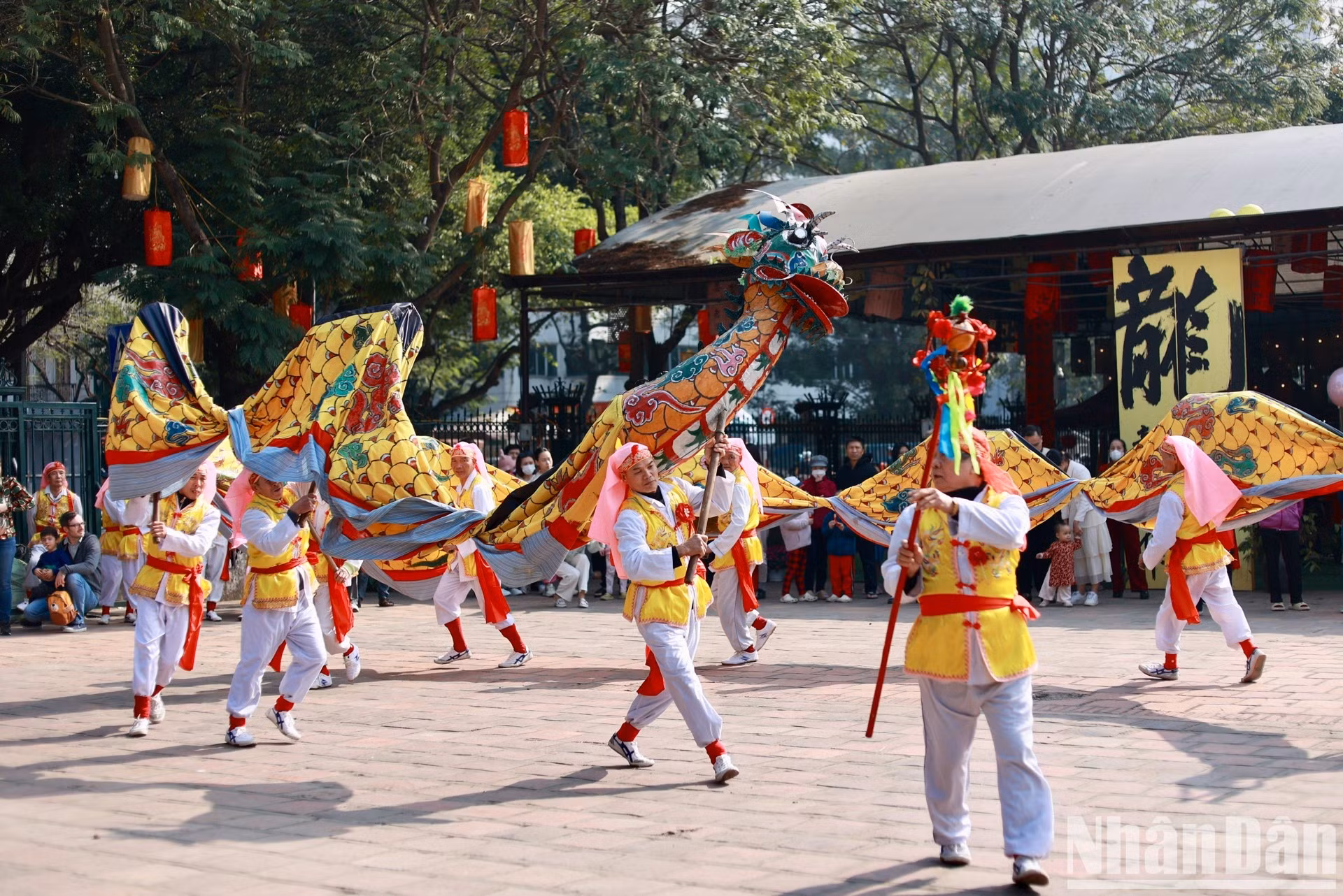Un espectáculo artístico en el Festival de Letras Caligráficas de Primavera.