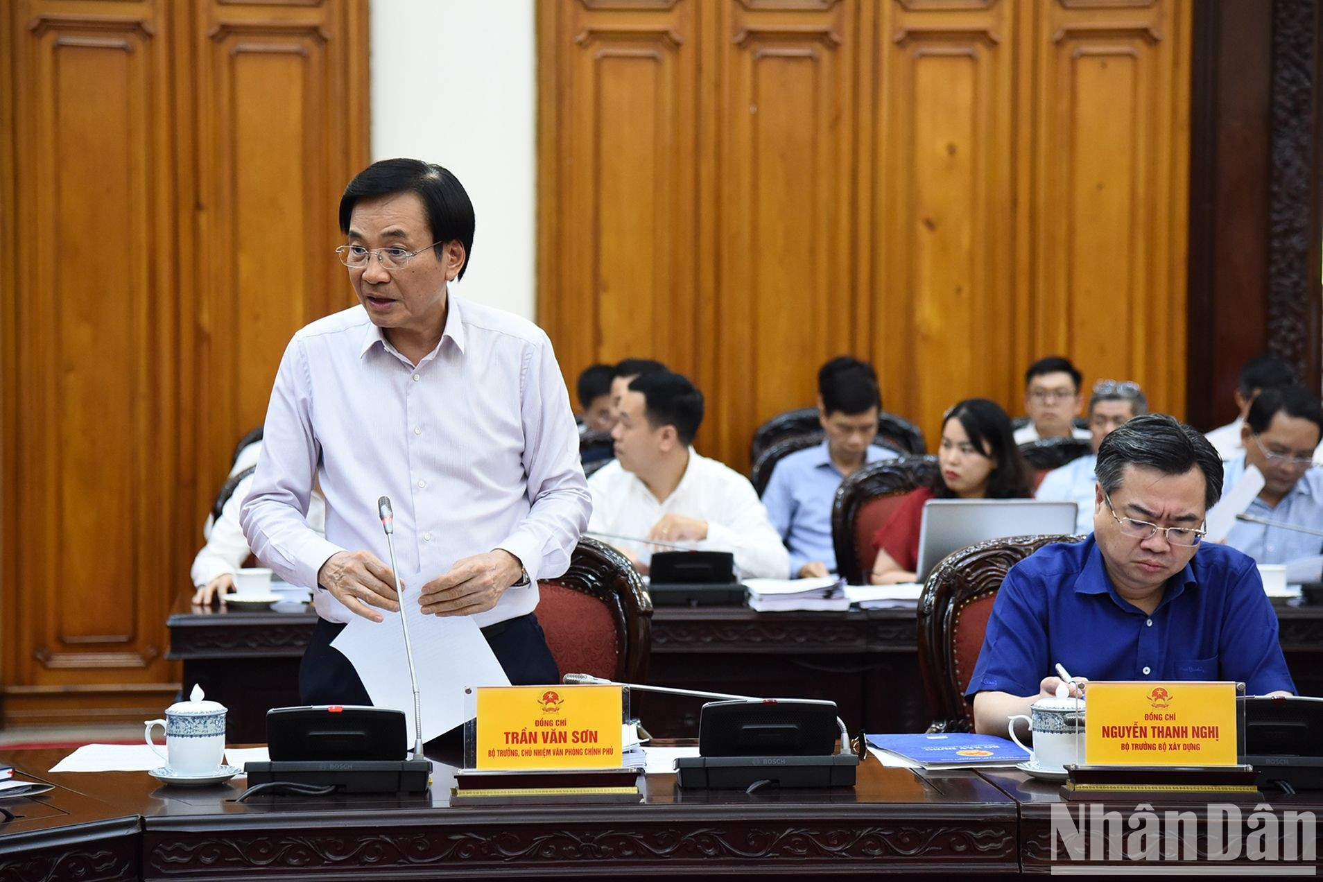 El ministro Tran Van Son, presidente de la Oficina del Gobierno habla en la cita. El ministro Tran Van Son, presidente de la Oficina del Gobierno habla en la cita.