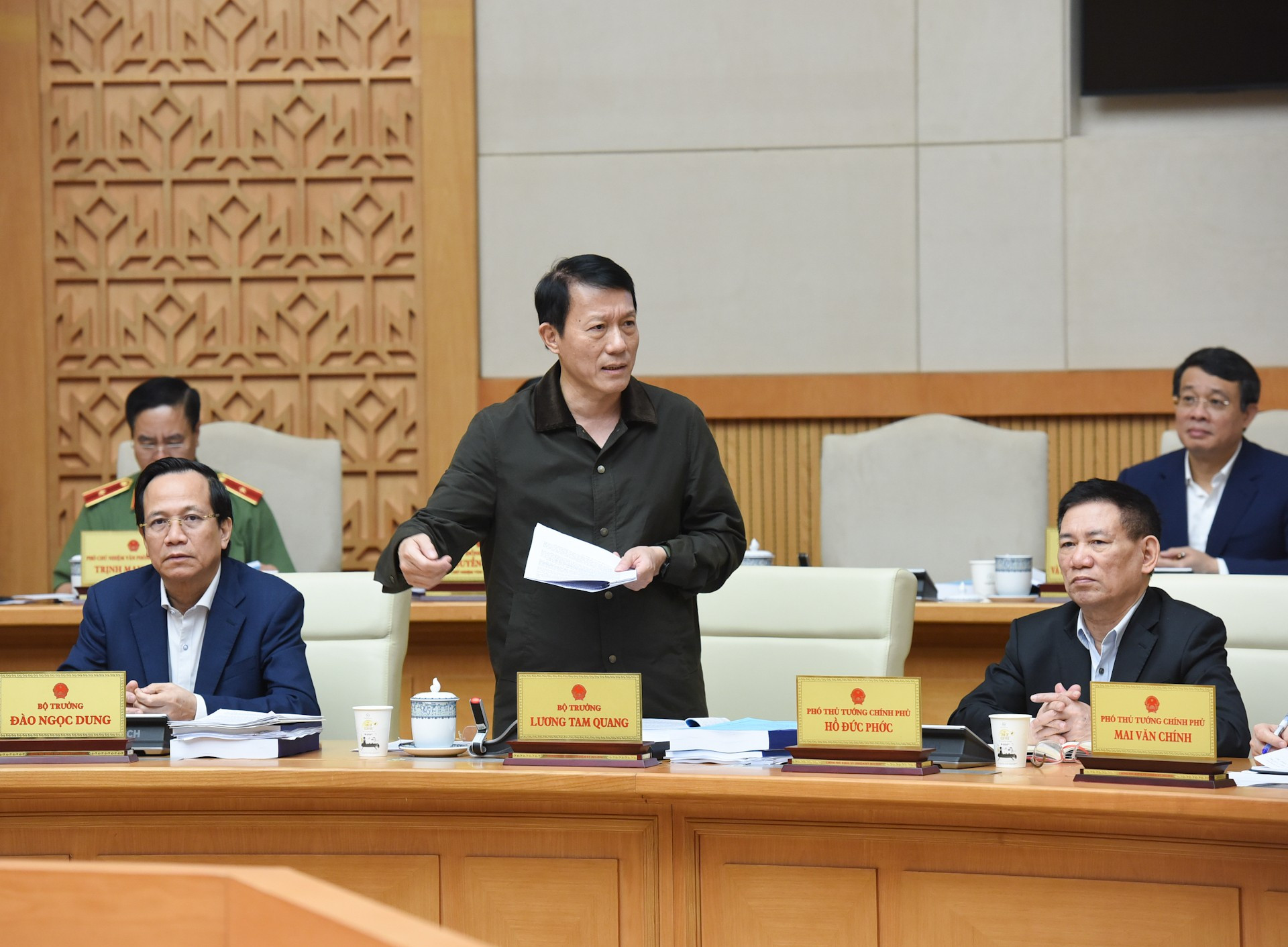 El ministro de Seguridad Pública, Luong Tam Quang, habla en la conferencia.