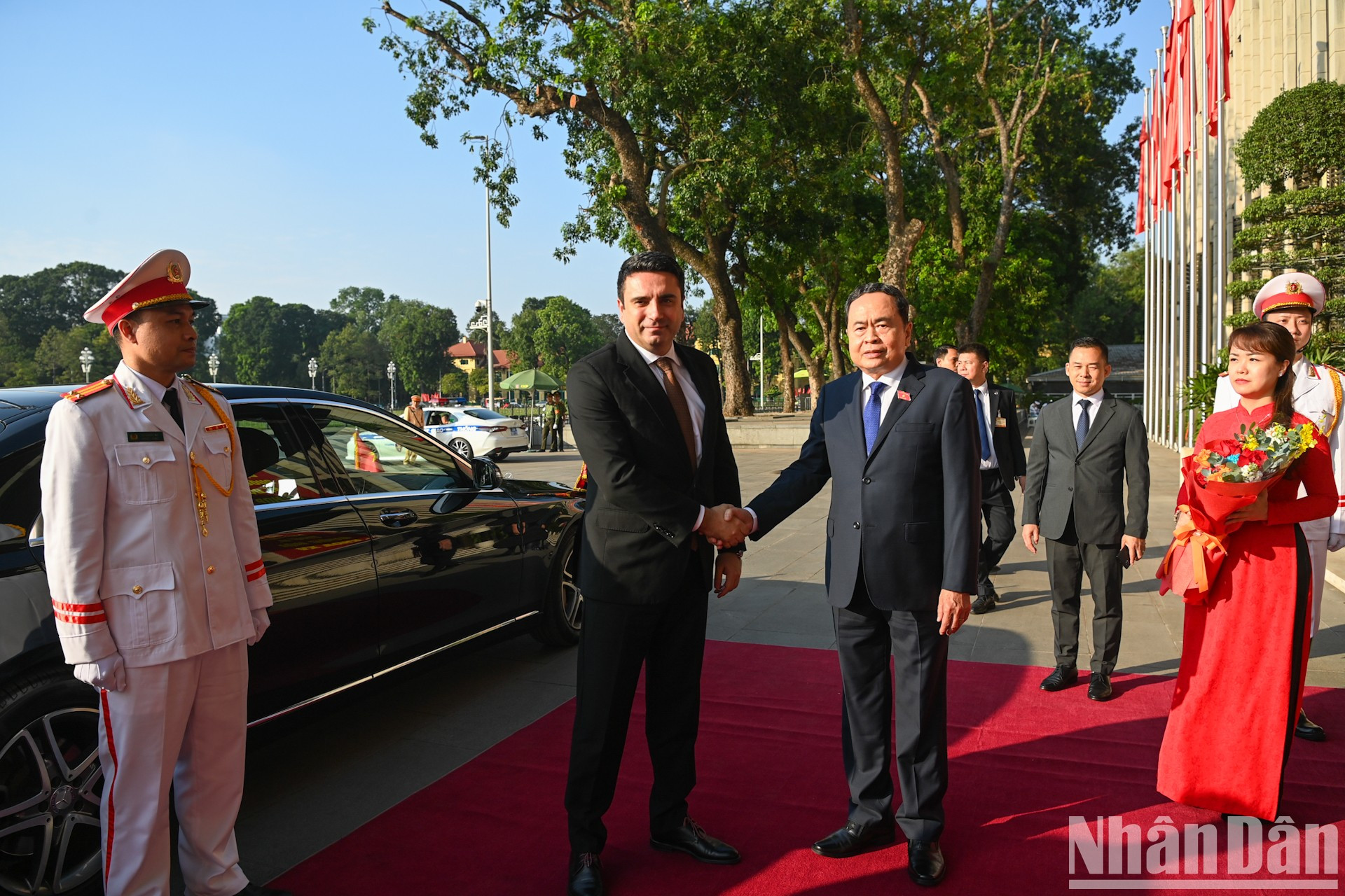 El dirigente legislativo de Vietnam recibe a su homólogo armenio.