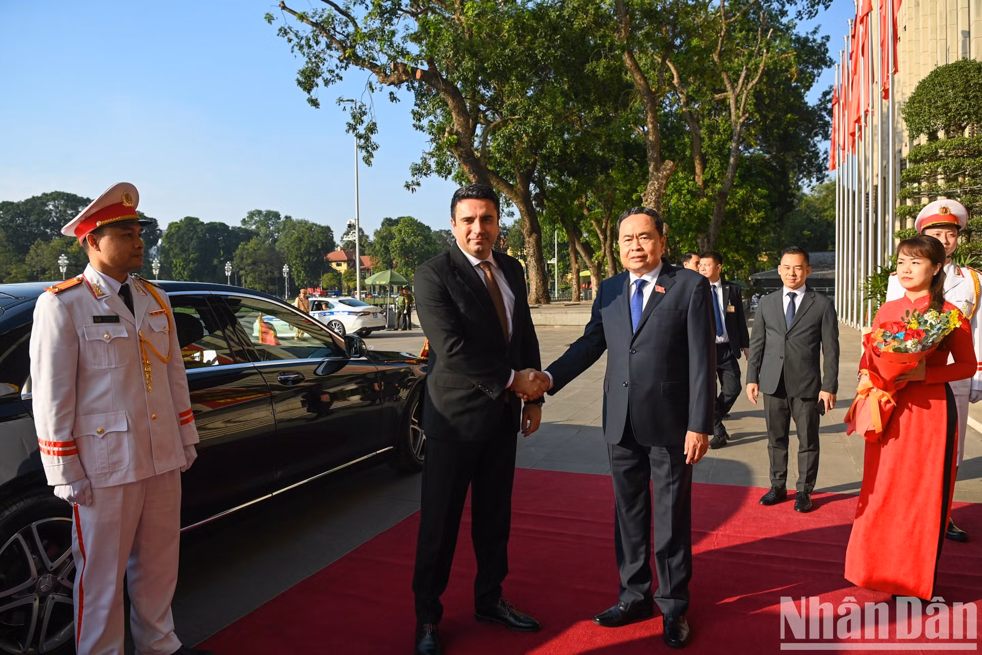 El dirigente legislativo de Vietnam recibe a su homólogo armenio.