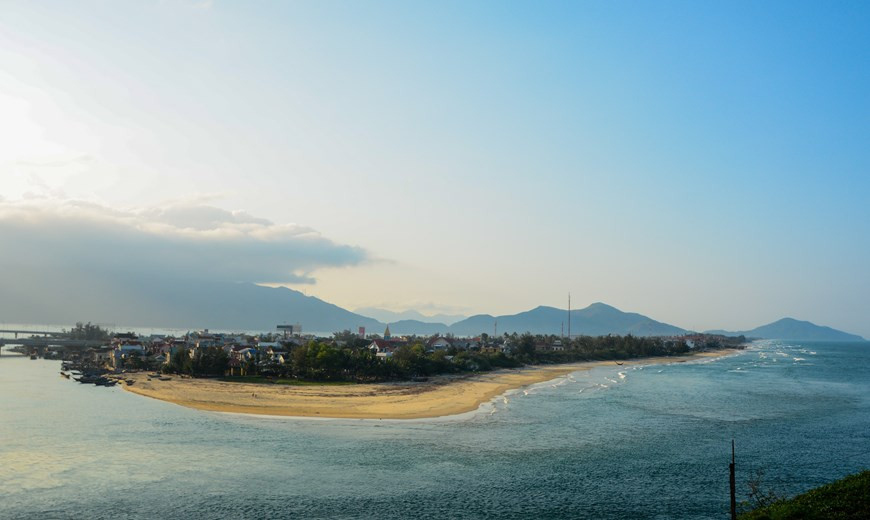 Panorama de la ciudad de Da Nang desde este lugar (Fotografía: VNA) Panorama de la ciudad de Da Nang desde este lugar (Fotografía: VNA)