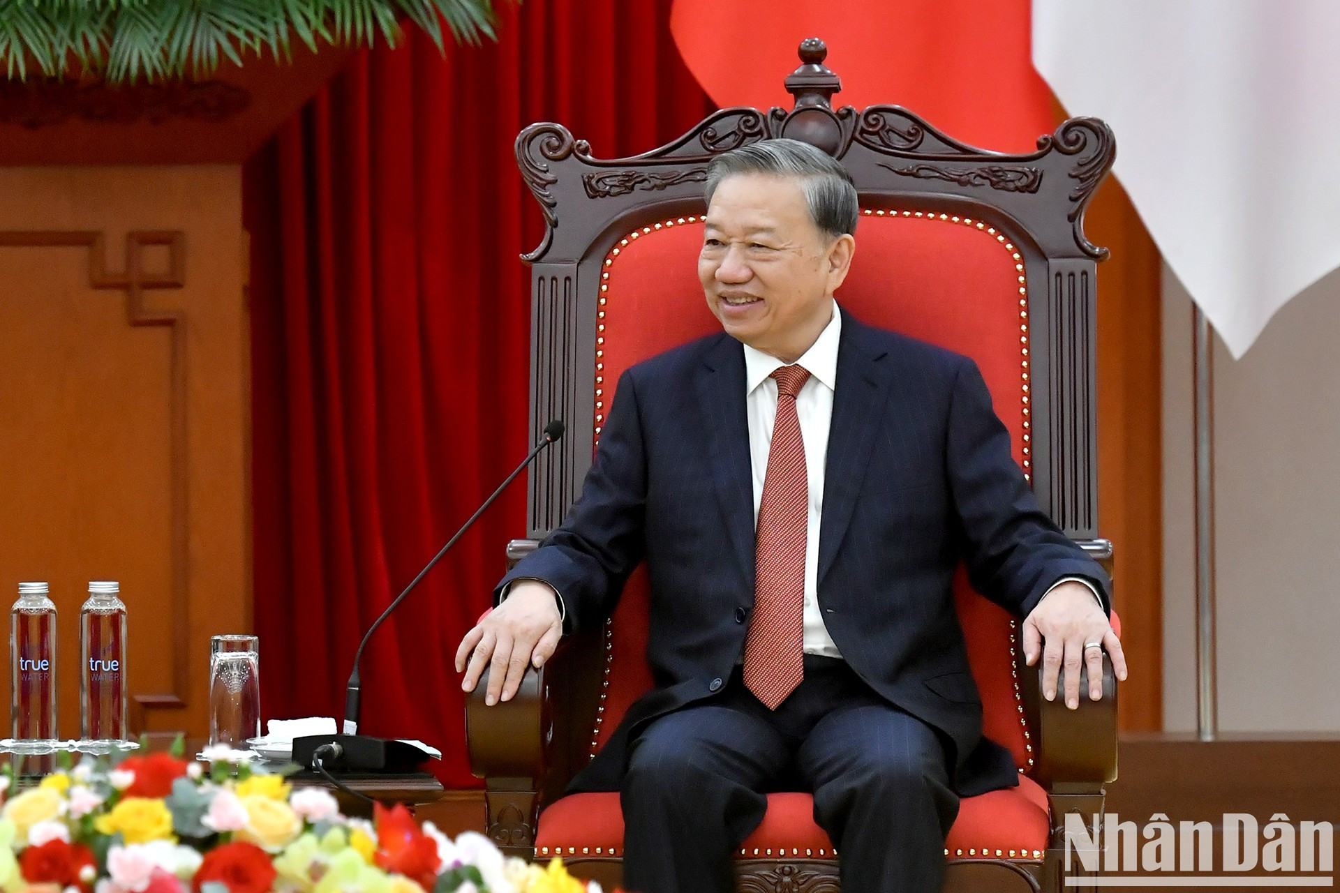 El secretario general del PCV, To Lam, habla en el encuentro. El secretario general del PCV, To Lam, habla en el encuentro.