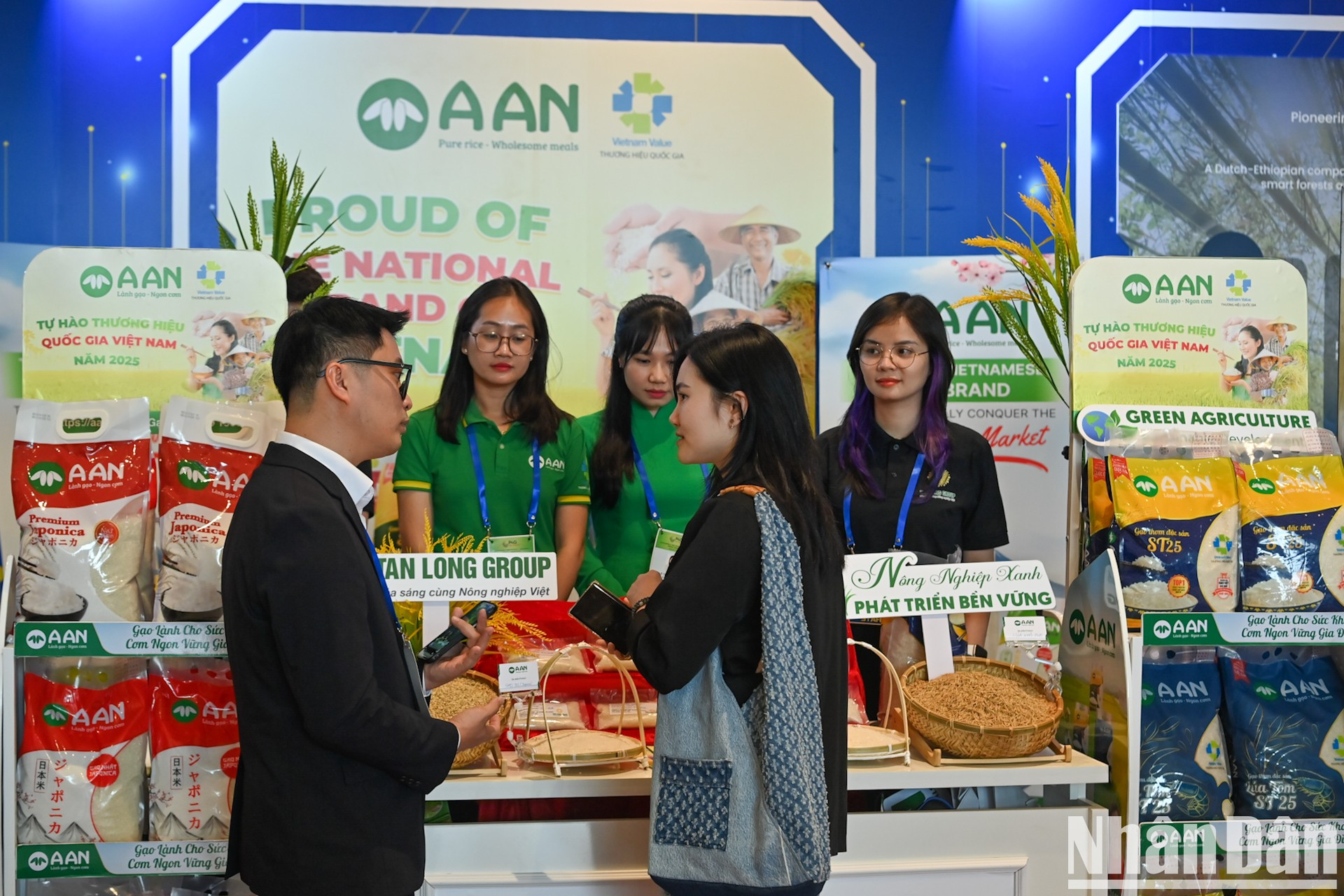 La Sociedad Anónima de Alimentos A An presenta sus productos. La Sociedad Anónima de Alimentos A An presenta sus productos.