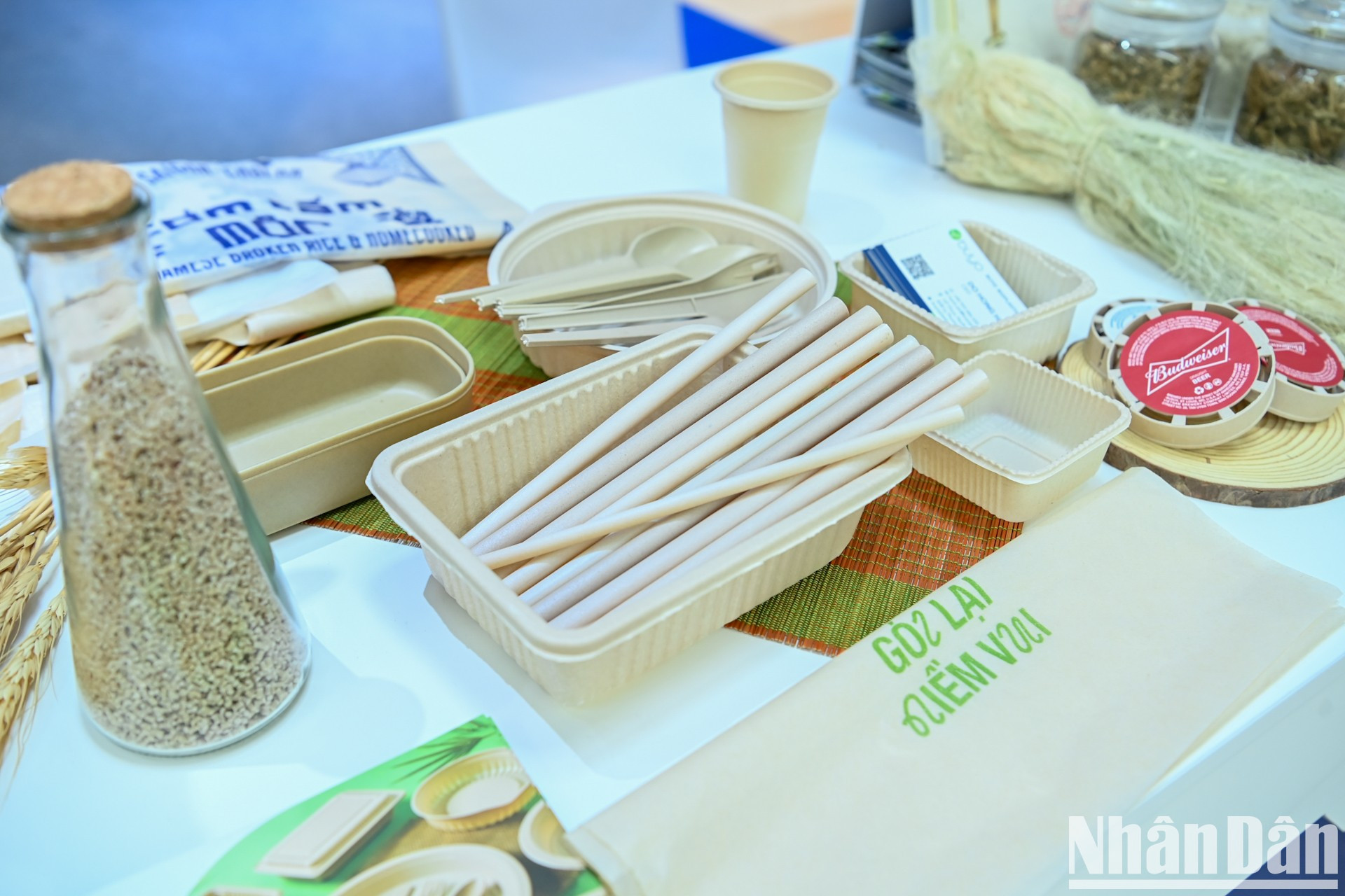 Los productos reciclados se presentan en la muestra. Los productos reciclados se presentan en la muestra.