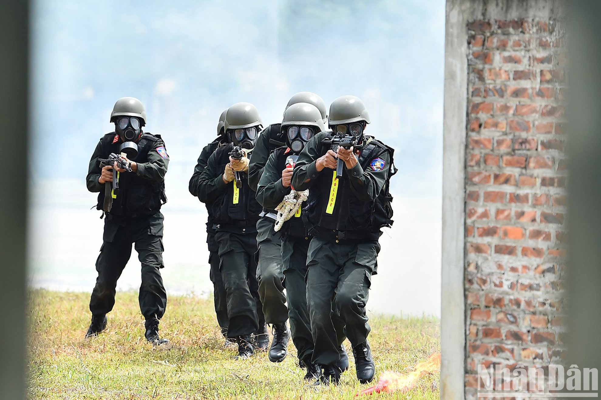 La Fuerza Especial es una unidad de élite del Alto Mando de la Policía Móvil del Ministerio de Seguridad Pública, considerada un "escudo de acero" para proteger la seguridad nacional y garantizar el orden y la seguridad social. La Fuerza Especial es una unidad de élite del Alto Mando de la Policía Móvil del Ministerio de Seguridad Pública, considerada un "escudo de acero" para proteger la seguridad nacional y garantizar el orden y la seguridad social.