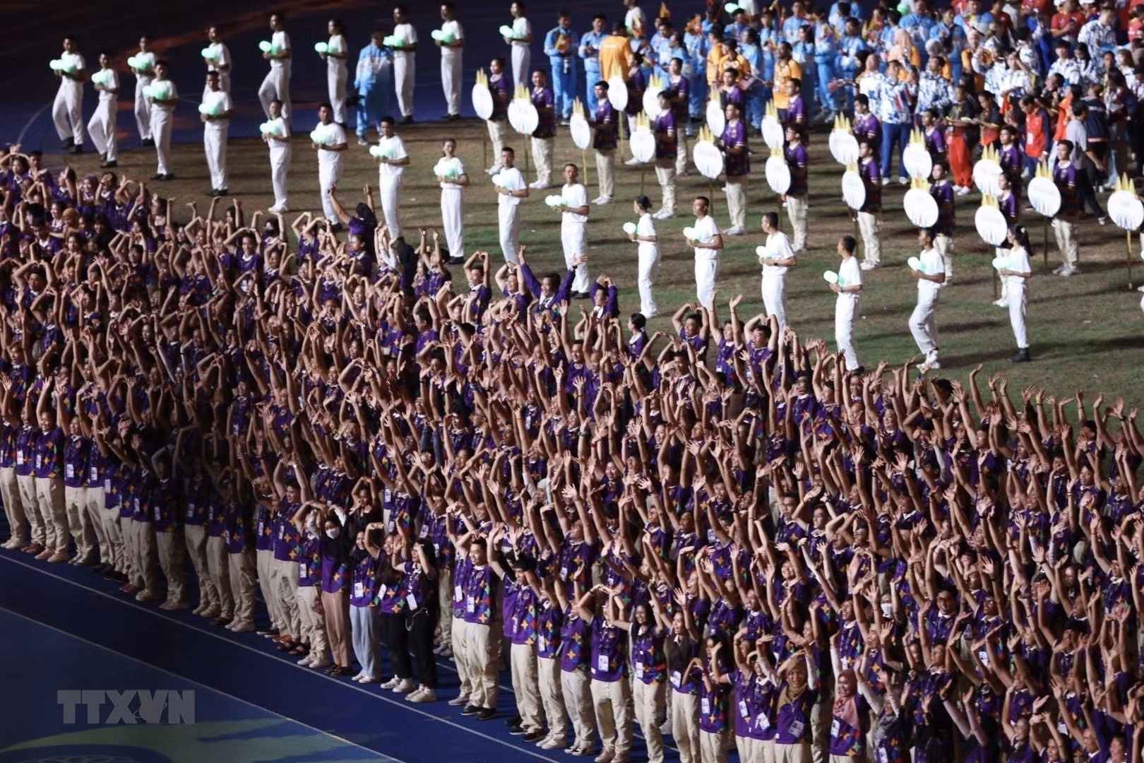 Los voluntarios camboyanos. Los voluntarios camboyanos.