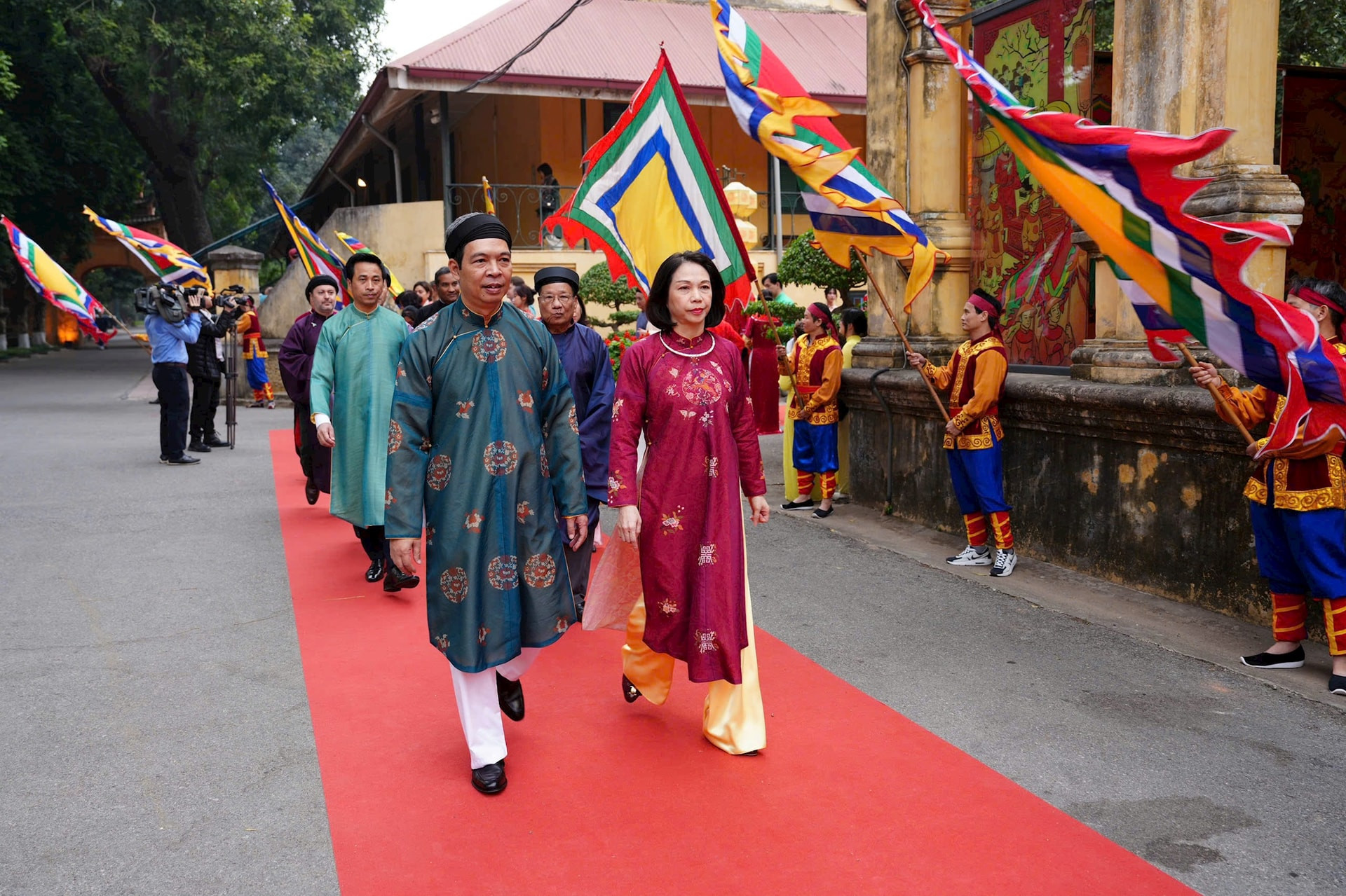 Asistentes a los ritos del Tet tradicional. Asistentes a los ritos del Tet tradicional.