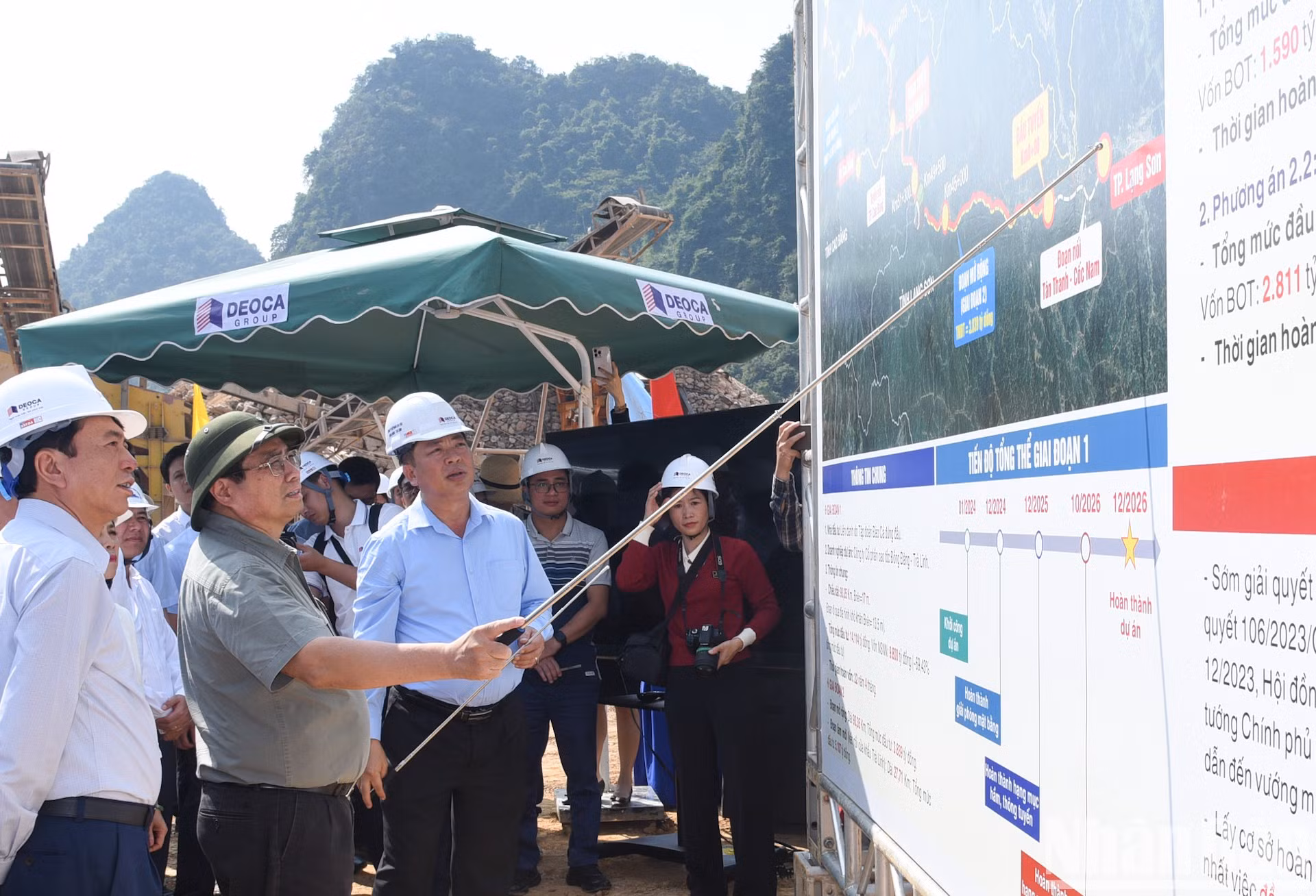 El primer ministro vietnamita, Pham Minh Chinh, inspecciona la implementación de los proyectos de autopistas Dong Dang (Lang Son) – Tra Linh (Cao Bang) y Huu Nghi – Chi Lang (Lang Son).
