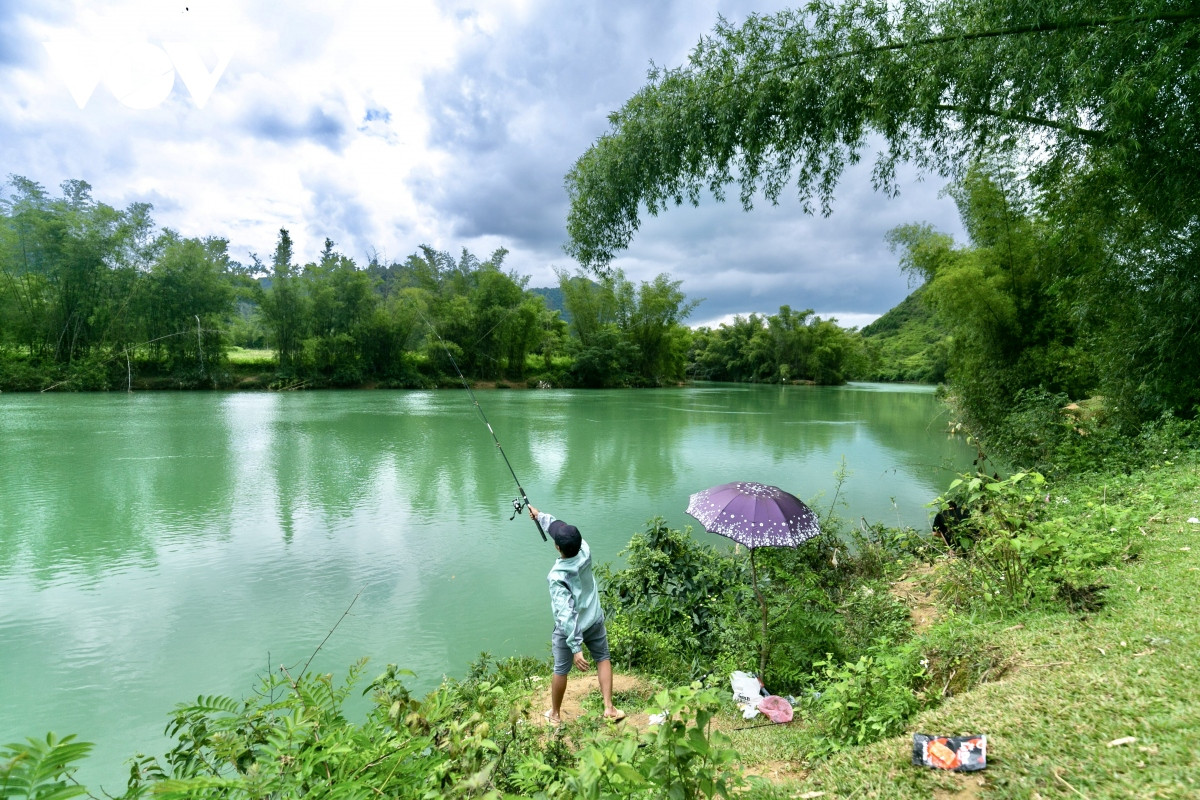 El río Quay Son, pequeño pero rico en recursos pesqueros, es ideal para la pesca deportiva.