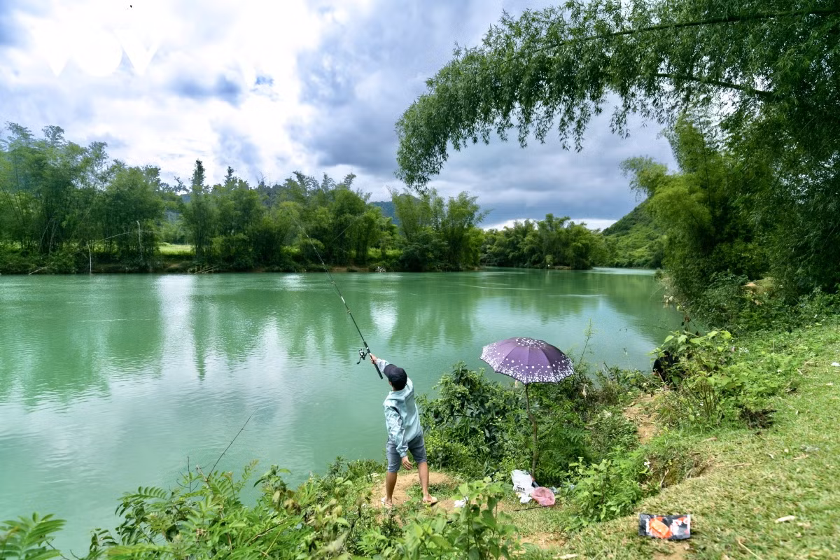 El río Quay Son, pequeño pero rico en recursos pesqueros, es ideal para la pesca deportiva.