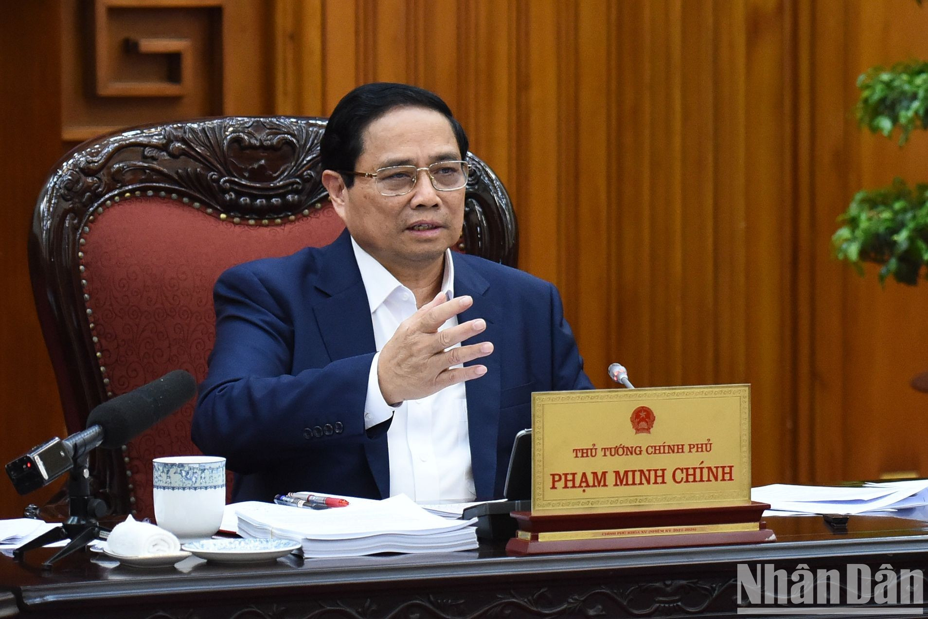 El jefe del Gobierno vietnamita señala que la revisión y el tratamiento de los problemas en el sistema de documentos legales deben surgir de la práctica, tomándola como la medida. El jefe del Gobierno vietnamita señala que la revisión y el tratamiento de los problemas en el sistema de documentos legales deben surgir de la práctica, tomándola como la medida.