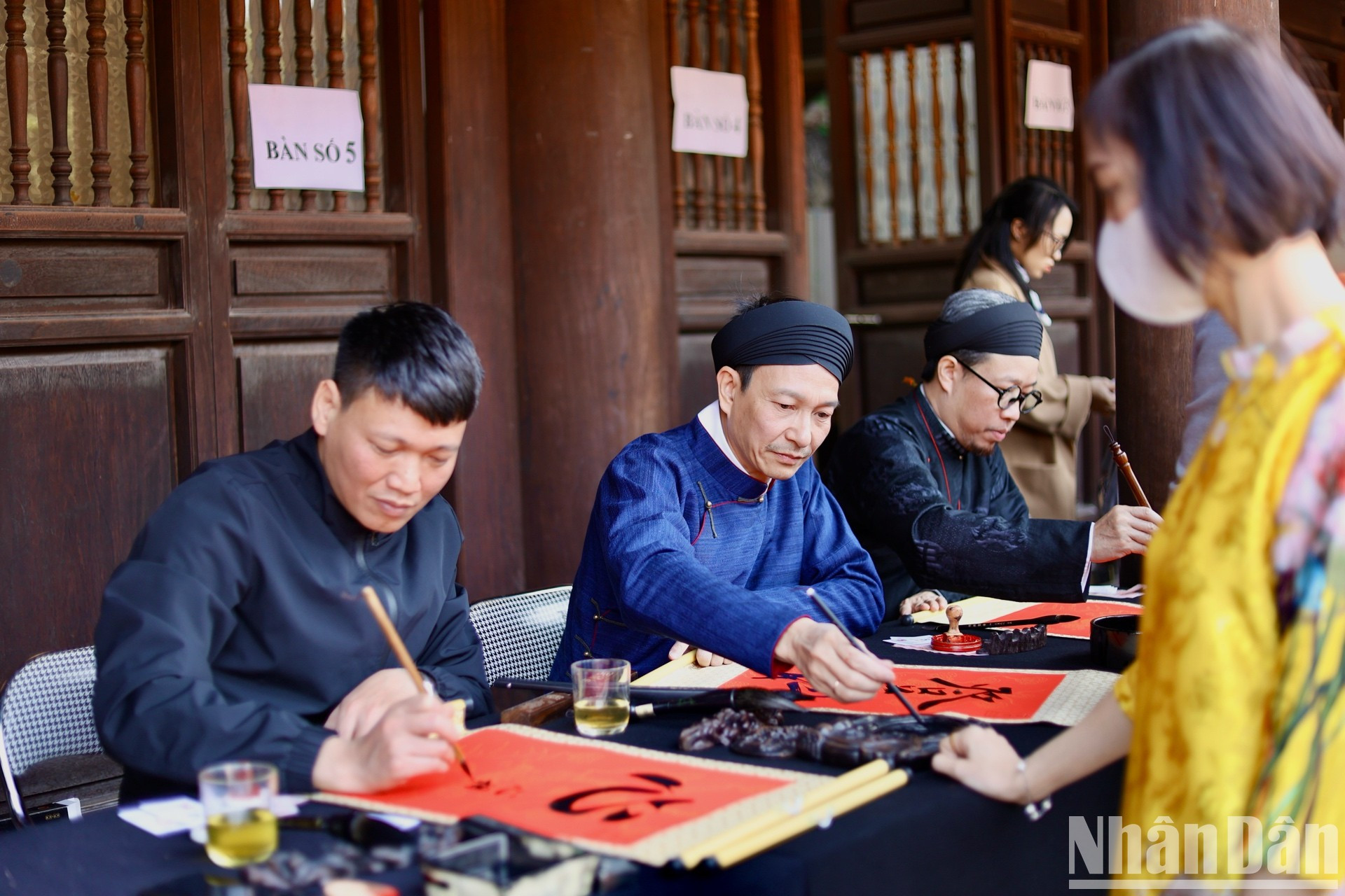 El estante de caligrafía. El estante de caligrafía.