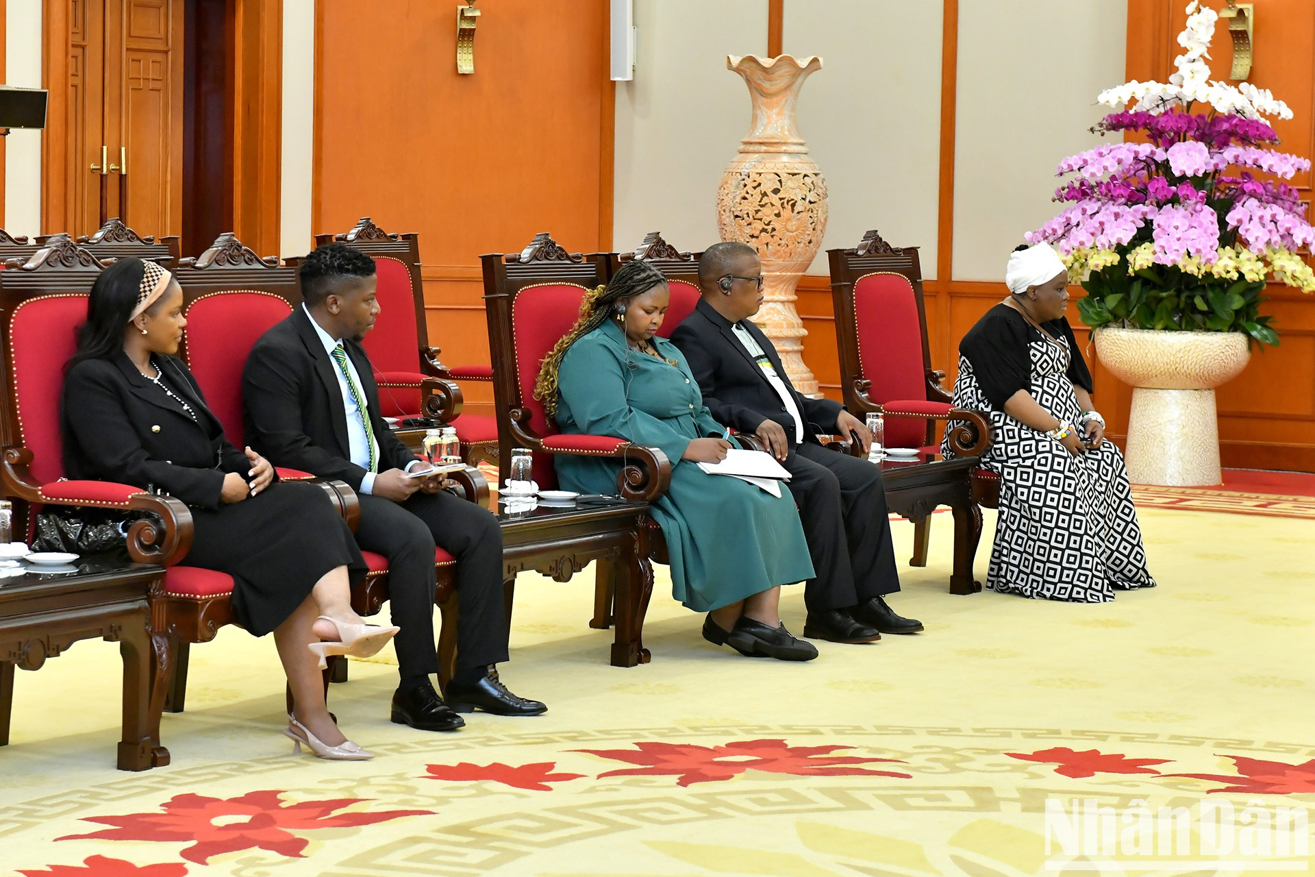 Delegados de Sudáfrica acuden a la cita.