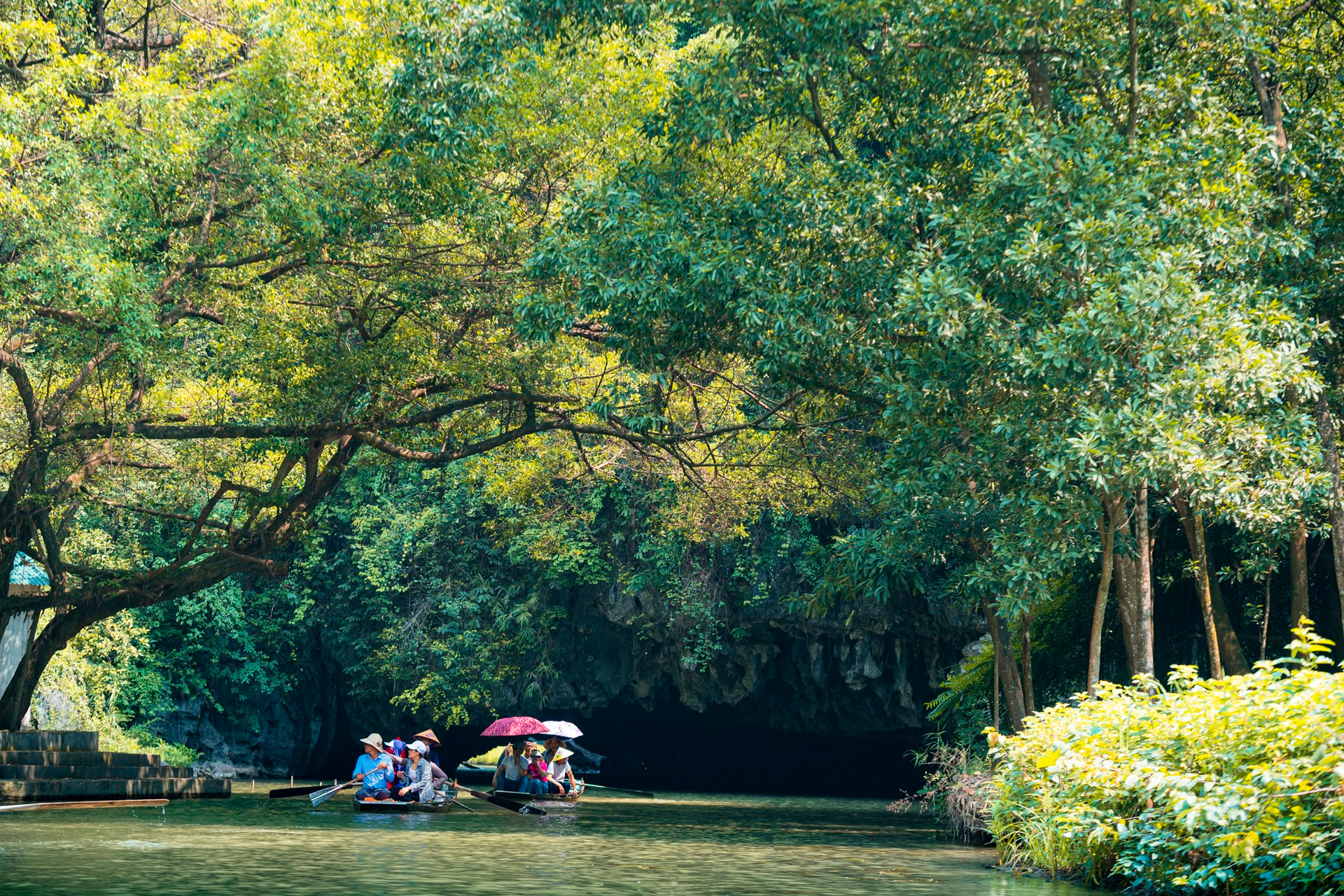 Además de las actividades festivas y exposiciones fotográfica, los turistas tendrán oportunidad de admirar las artesanías tradicionales y muestras del movimiento Cada comuna un producto en Ninh Binh. Se espera que asistan al evento más de 20 mil visitantes nacionales e internacionales. Además de las actividades festivas y exposiciones fotográfica, los turistas tendrán oportunidad de admirar las artesanías tradicionales y muestras del movimiento Cada comuna un producto en Ninh Binh. Se espera que asistan al evento más de 20 mil visitantes nacionales e internacionales.
