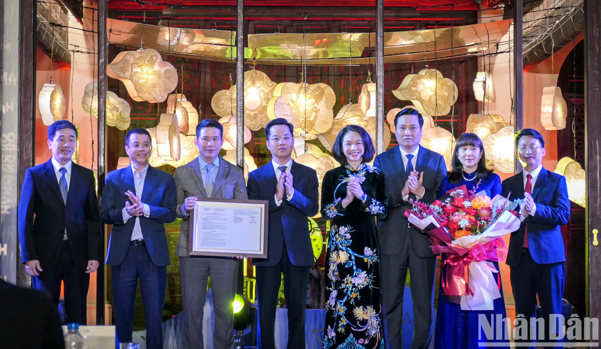Entrega del reconocimiento a la zona del lago de Hoan Kiem y sus alrededores y al casco antiguo de Hanói.