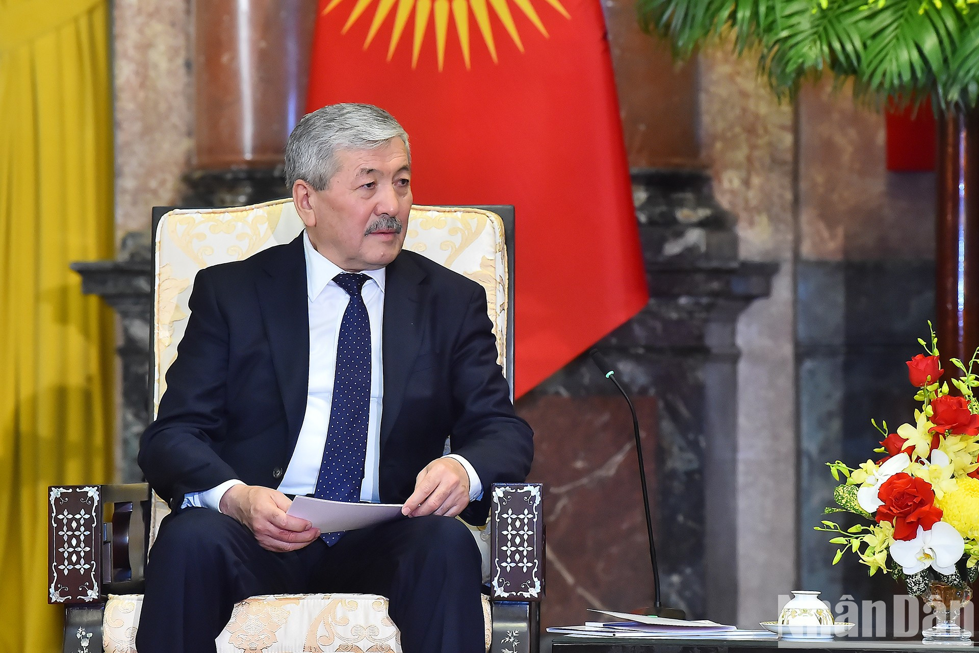 El primer ministro de Kirguistán, Adylbek Kasimalyev, habla en el encuentro. El primer ministro de Kirguistán, Adylbek Kasimalyev, habla en el encuentro.