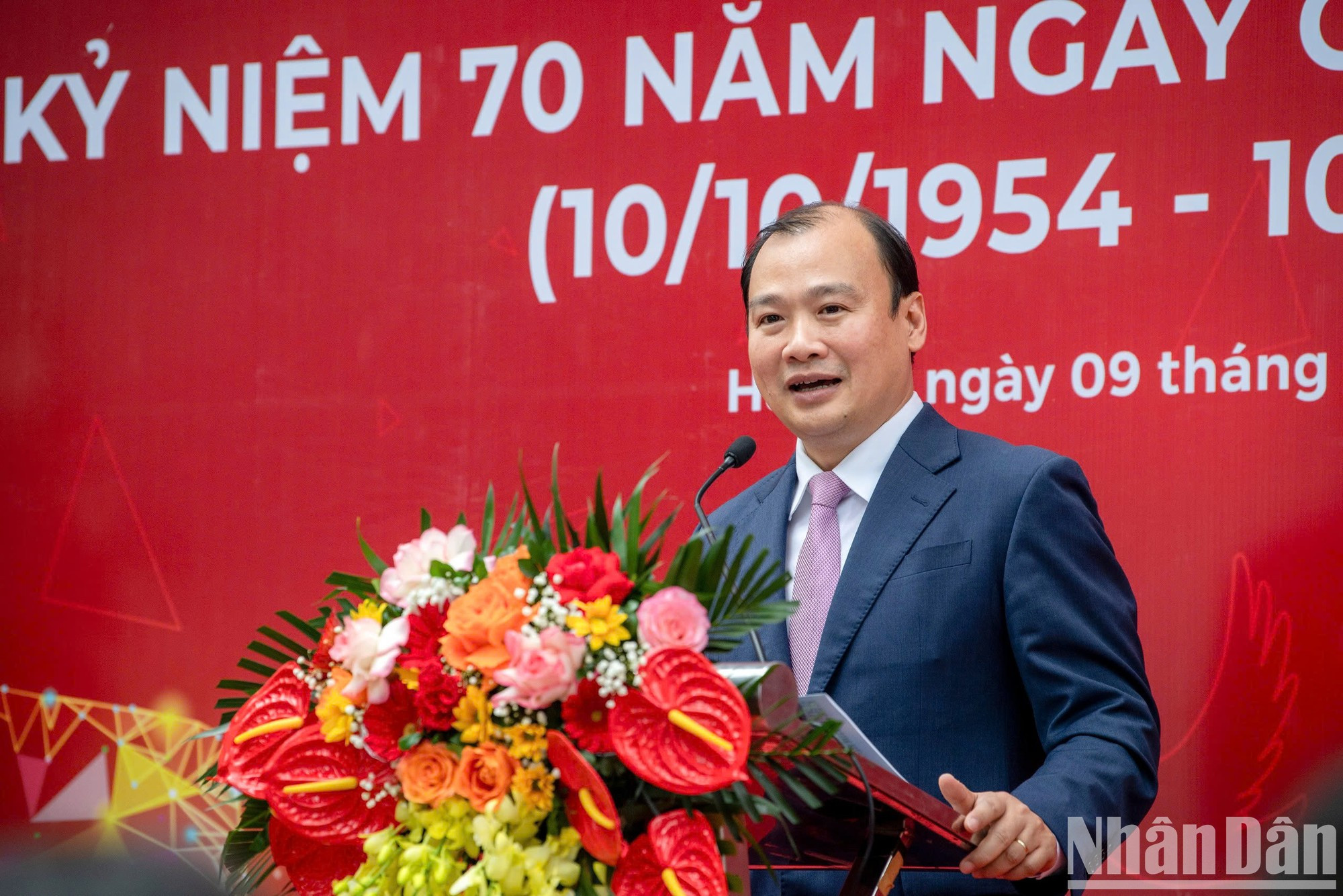 El editor en jefe de la Revista Comunista, Le Hai Binh, elogia la iniciativa del periódico Nhan Dan. El editor en jefe de la Revista Comunista, Le Hai Binh, elogia la iniciativa del periódico Nhan Dan.