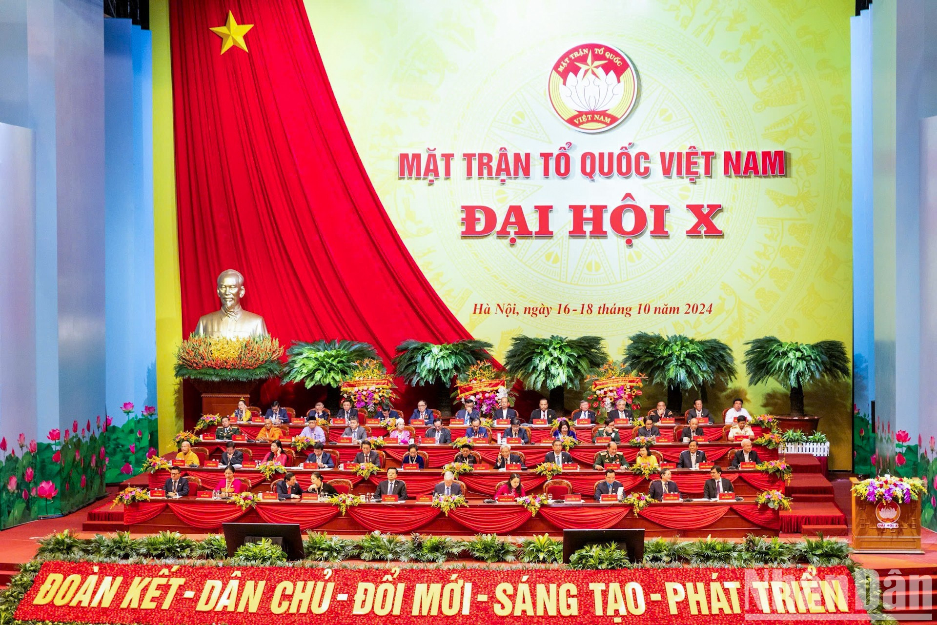 El Presídium dirige el evento. El Presídium dirige el evento.