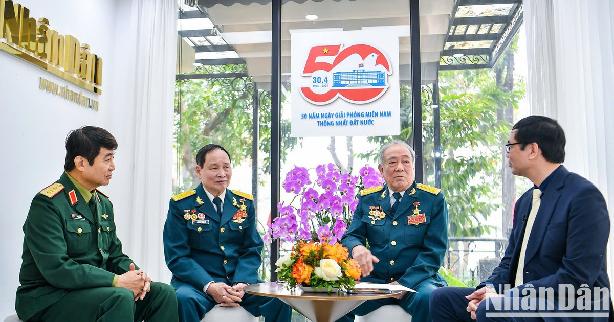 Periódico Nhan Dan celebra encuentro a pilotos del Equipo de Quyet Thang
