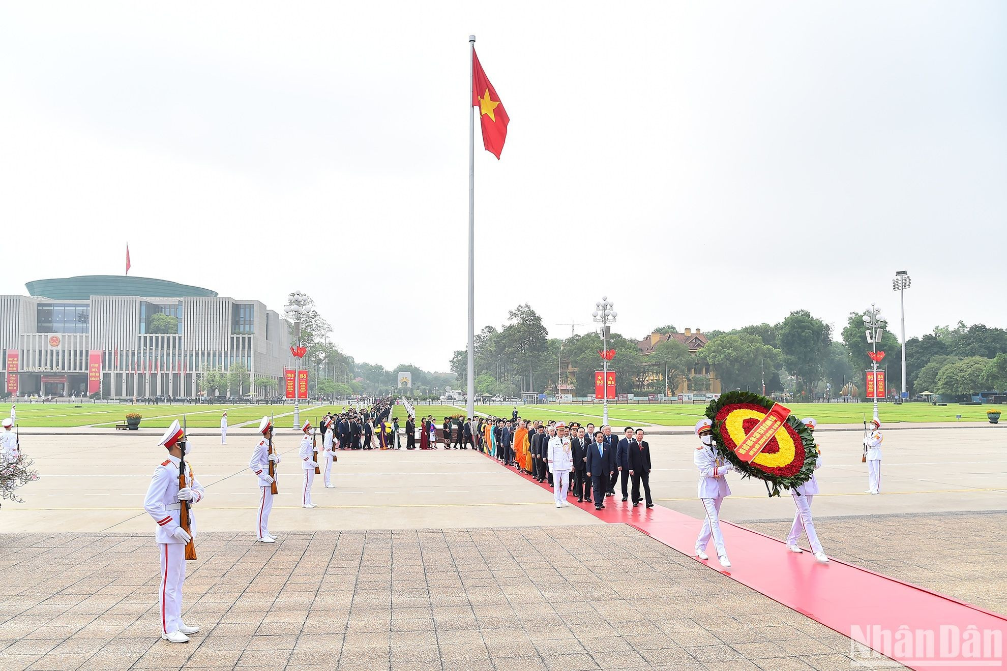 La delegación está encabezada por el presidente de Vietnam, Vo Van Thuong, el primer ministro Pham Minh Chinh y el presidente de la Asamblea Nacional, Vuong Dinh Hue. La delegación está encabezada por el presidente de Vietnam, Vo Van Thuong, el primer ministro Pham Minh Chinh y el presidente de la Asamblea Nacional, Vuong Dinh Hue.