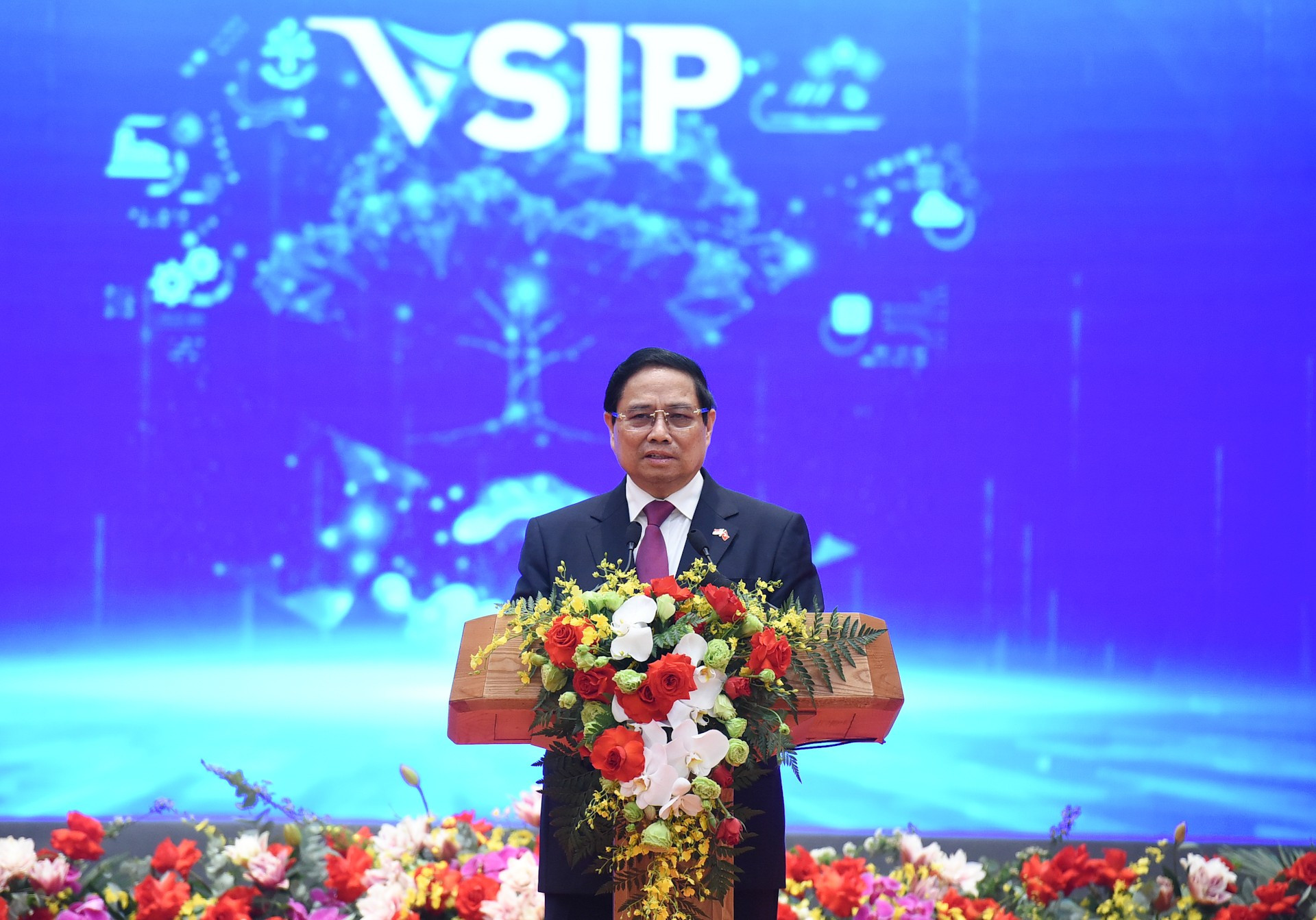 El primer ministro de Vietnam, Pham Minh Chinh, habla en la inauguración del Parque Industrial VSIP Thai Binh. El primer ministro de Vietnam, Pham Minh Chinh, habla en la inauguración del Parque Industrial VSIP Thai Binh.