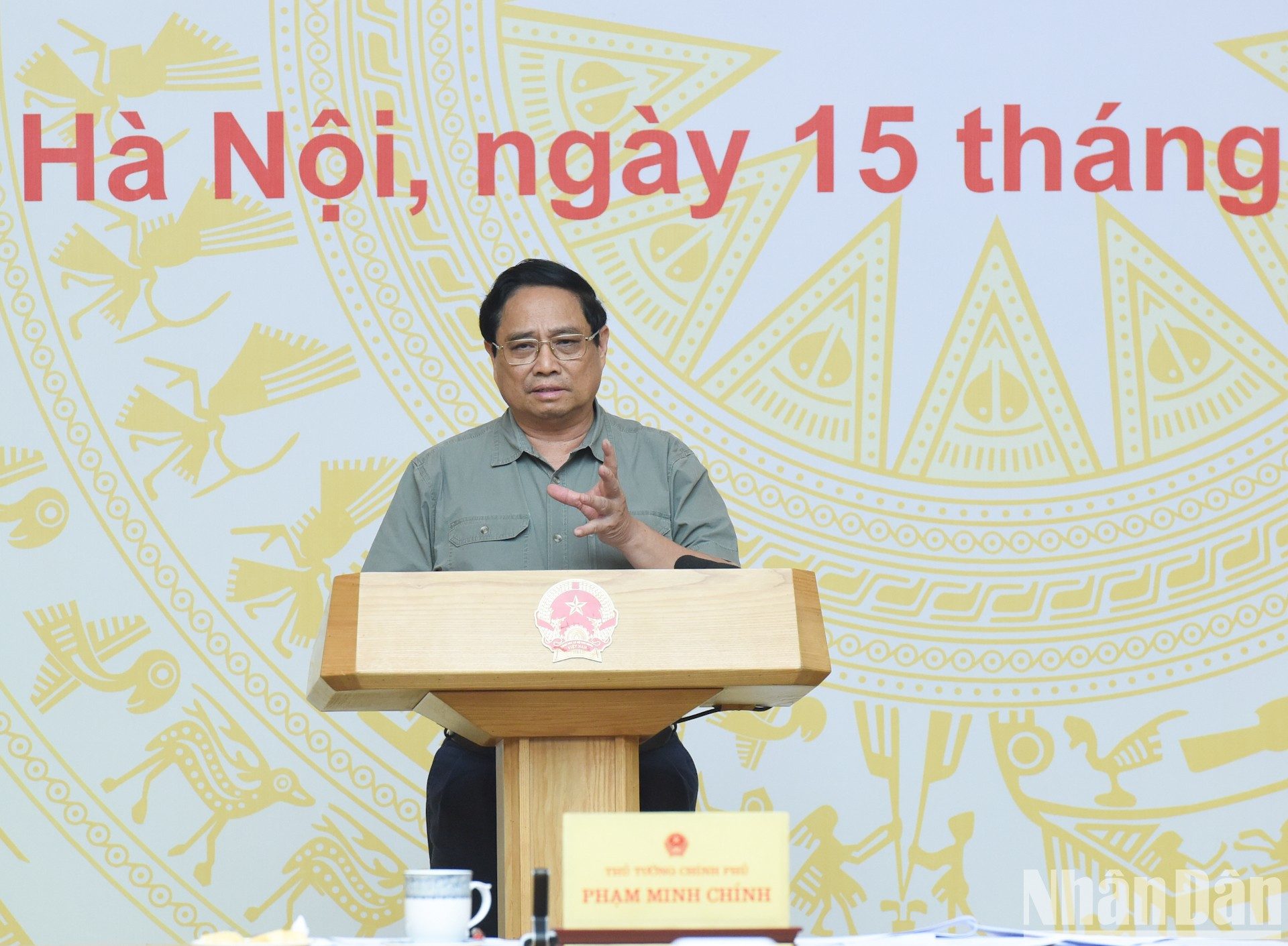 El primer ministro Pham Minh Chinh preside una conferencia en línea de miembros permanentes del Gobierno con representantes de las localidades afectadas por el tifón Yagi. El primer ministro Pham Minh Chinh preside una conferencia en línea de miembros permanentes del Gobierno con representantes de las localidades afectadas por el tifón Yagi.