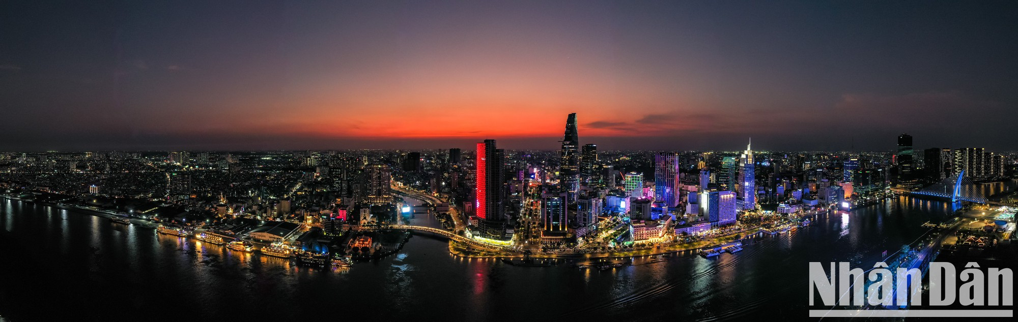 Desde arriba, Ciudad Ho Chi Minh luce vibrante y encantadora, especialmente al amanecer o atardecer.