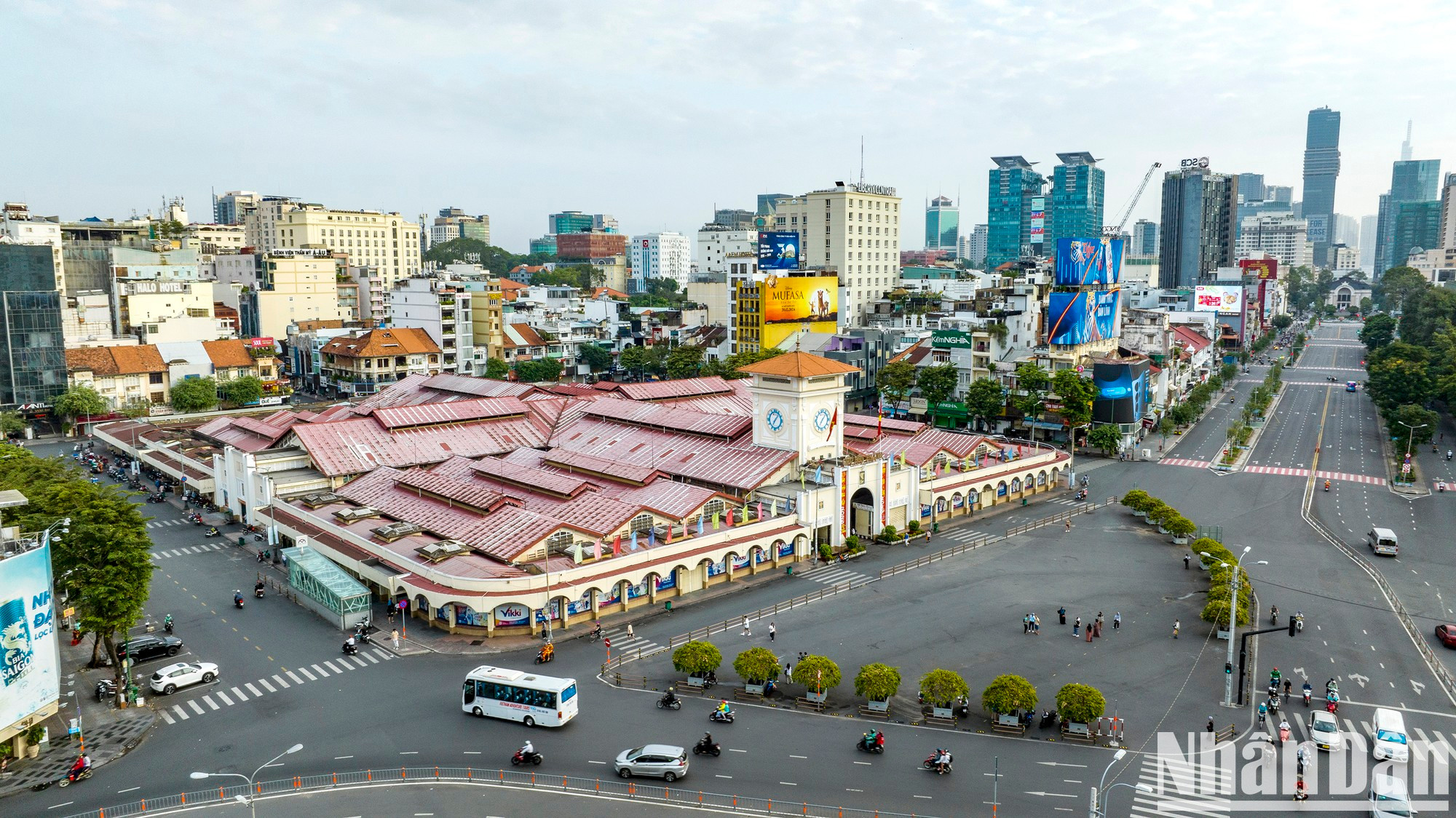El mercado de Ben Thanh es un vestigio de la época colonial francesa. En la actualidad, es un símbolo cultural y turístico de la ciudad.
