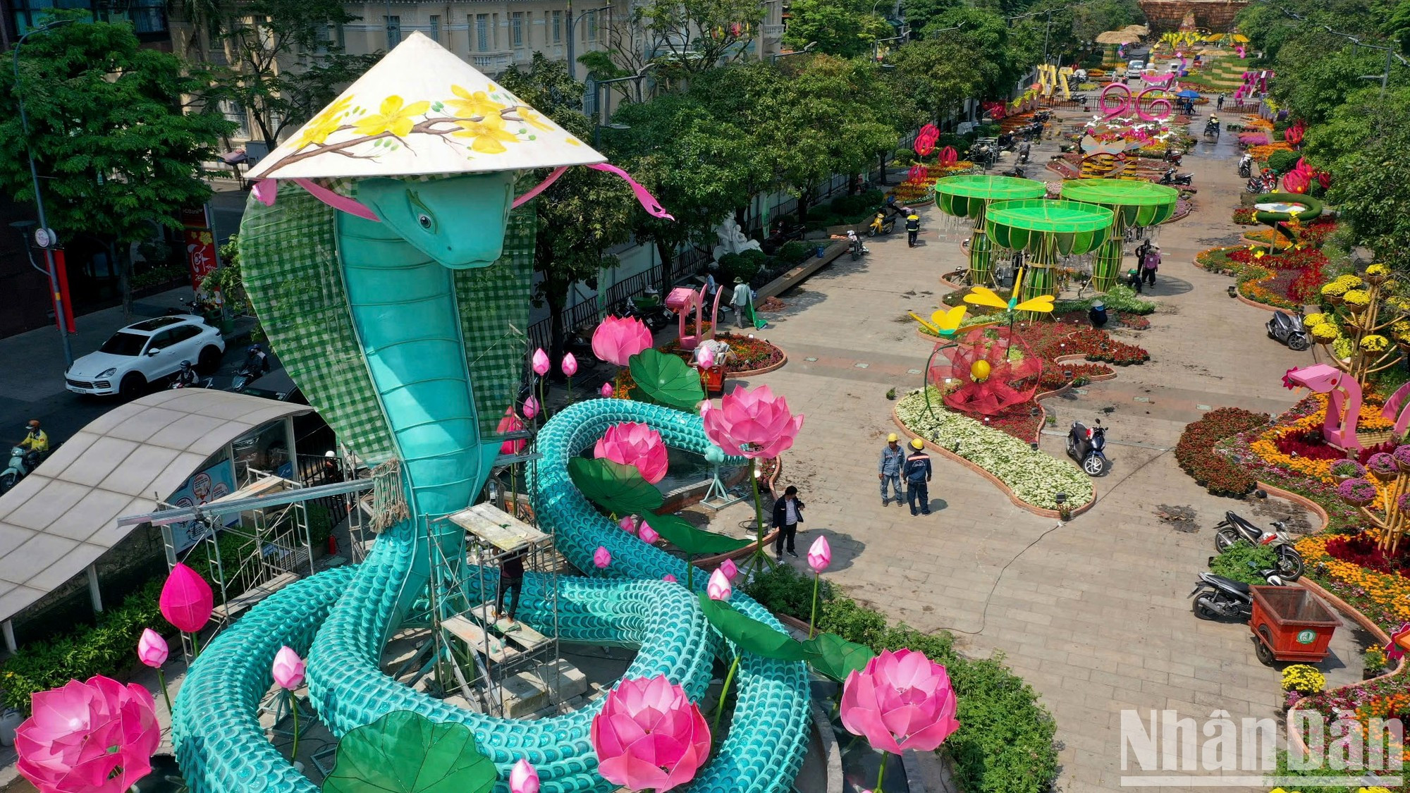 La calle de flores de Nguyen Hue en Ciudad Ho Chi Minh abrirá sus puertas al público del 27 de enero al 2 de febrero, ofreciendo un ambiente primaveral ideal para la población local y los turistas. La calle de flores de Nguyen Hue en Ciudad Ho Chi Minh abrirá sus puertas al público del 27 de enero al 2 de febrero, ofreciendo un ambiente primaveral ideal para la población local y los turistas.