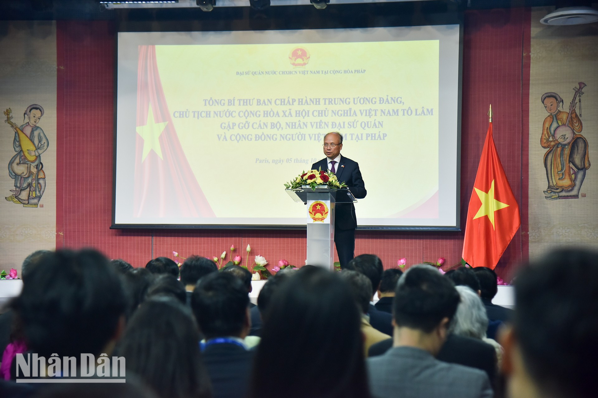 El embajador vietnamita en Francia, Dinh Toan Thang, destaca que entre logros en política exterior del país se encuentra la contribución de la comunidad vietnamita en Francia y otros países. (Foto: XUAN KY) El embajador vietnamita en Francia, Dinh Toan Thang, destaca que entre logros en política exterior del país se encuentra la contribución de la comunidad vietnamita en Francia y otros países. (Foto: XUAN KY)