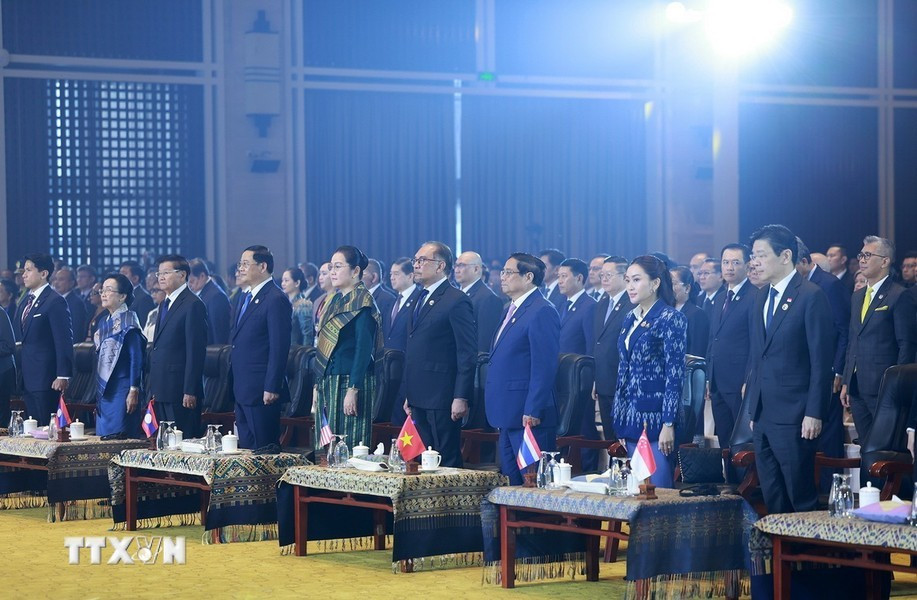 El jefe del Gobierno vietnamita Pham Minh Chinh y los jefes de delegación asisten a la sesión inaugural de la 44 Cumbre de la Asean.