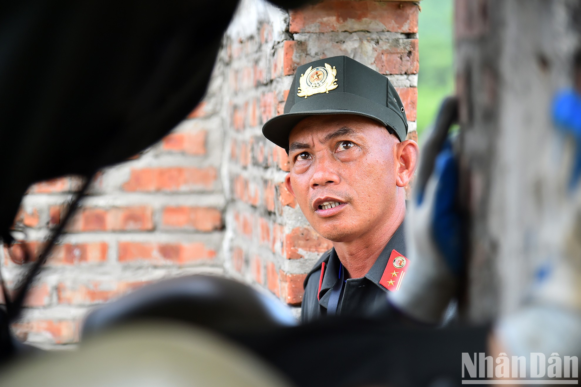 El teniente coronel Hua Dai Phuc, instructor del curso, afirmó que, al cabo de un tiempo, los policías completan su preparación física y son capaces de afrontar casi todas las situaciones planteadas por el equipo de formación. El teniente coronel Hua Dai Phuc, instructor del curso, afirmó que, al cabo de un tiempo, los policías completan su preparación física y son capaces de afrontar casi todas las situaciones planteadas por el equipo de formación.