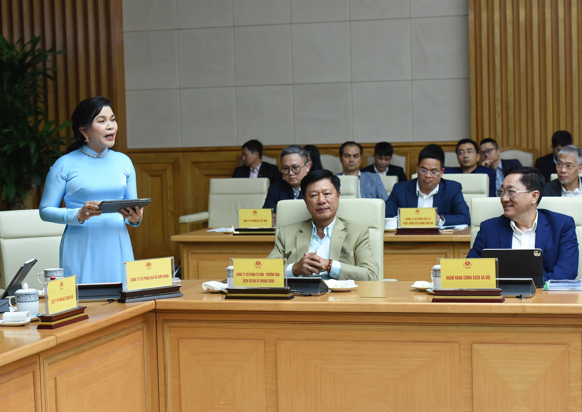 Una representante de la Sociedad Anónima Inmobiliaria Kim Oanh presenta su opinión.