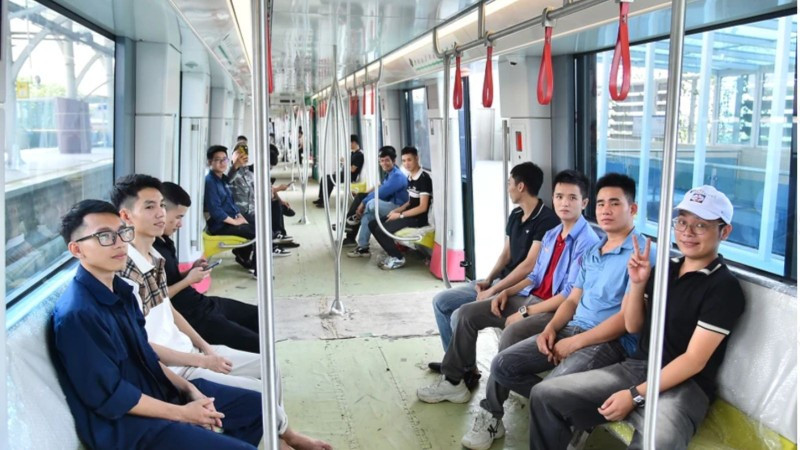 La víspera, muchas personas tienen la oportunidad de probar el servicio. La víspera, muchas personas tienen la oportunidad de probar el servicio.