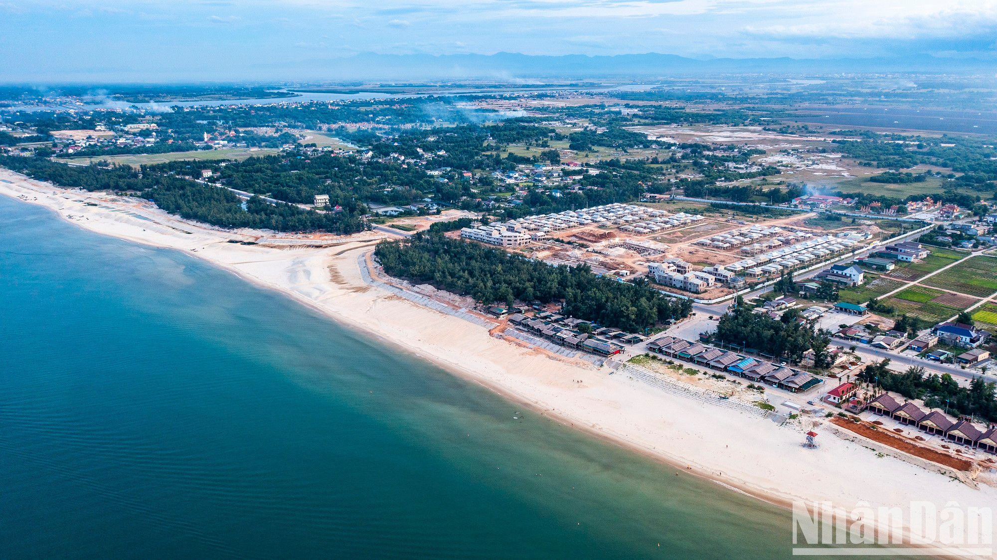 El agua clara y prístina, con una arena blanca y fina. El agua clara y prístina, con una arena blanca y fina.
