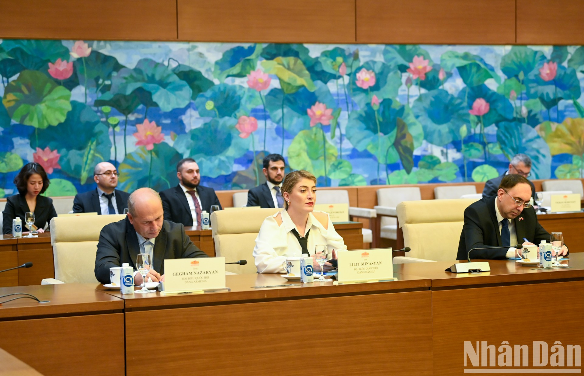 La delegación de Armenia en el encuentro.