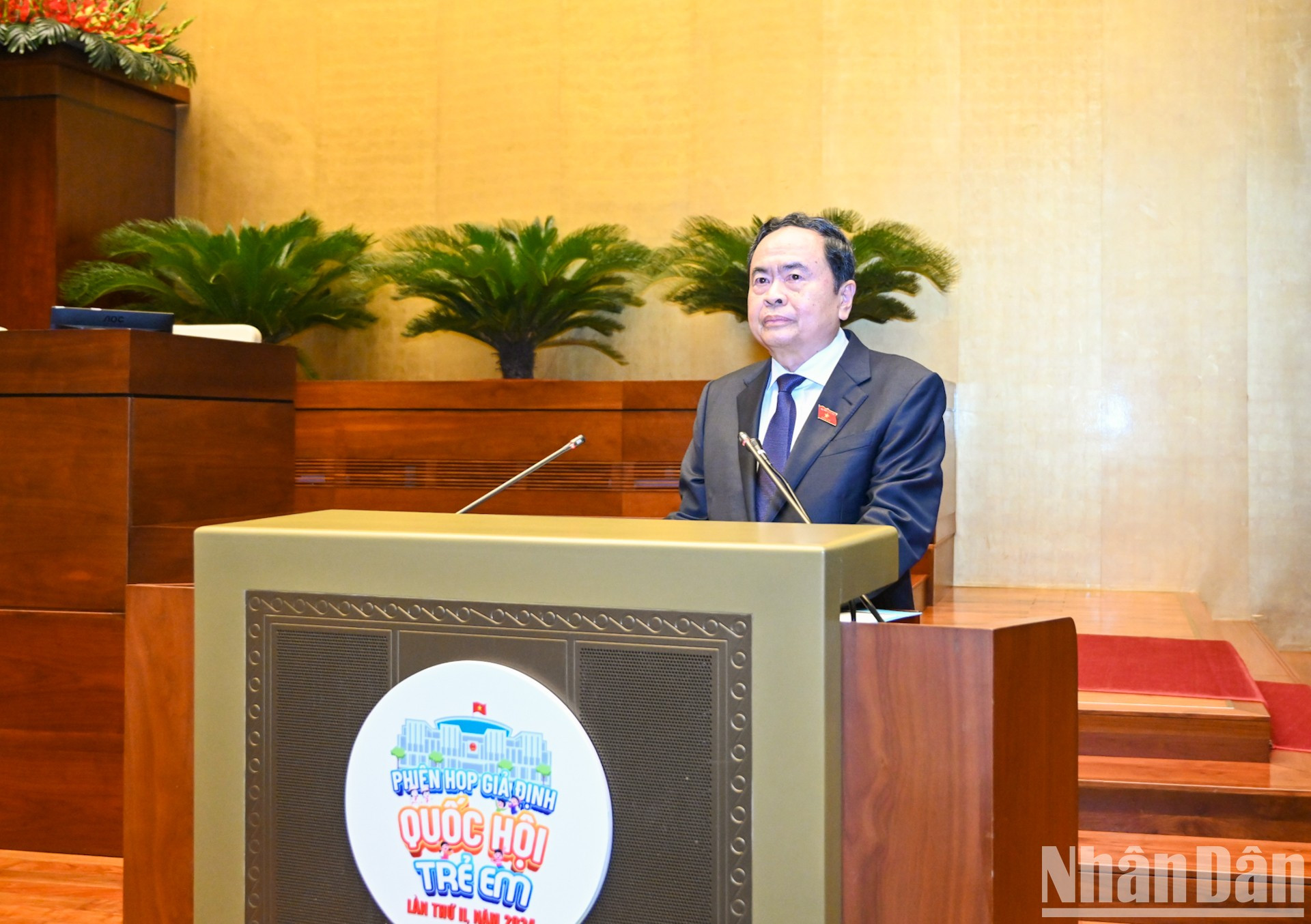 El presidente de la AN, Tran Thanh Man, habla en la sesión.