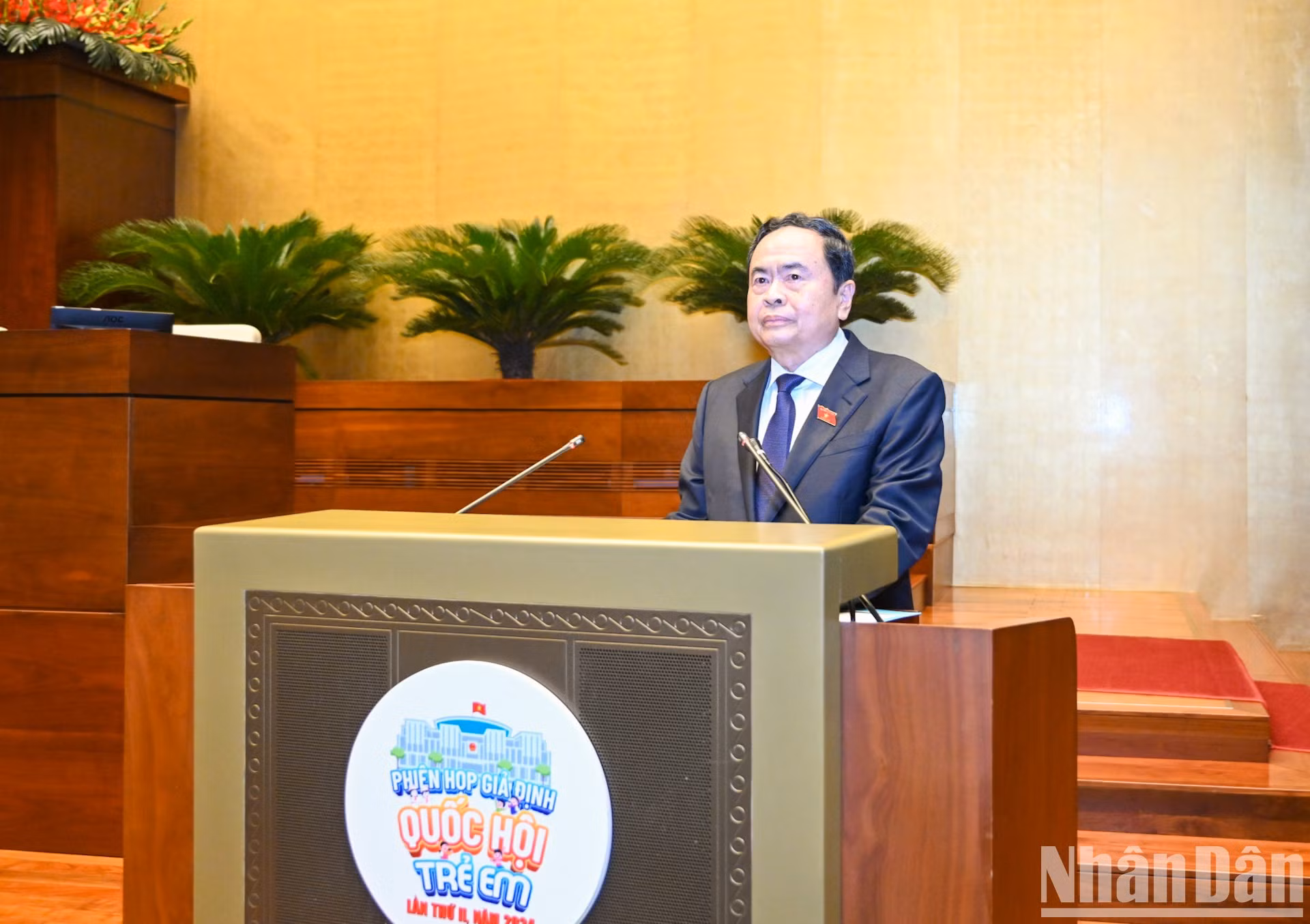 El presidente de la AN, Tran Thanh Man, habla en la sesión.
