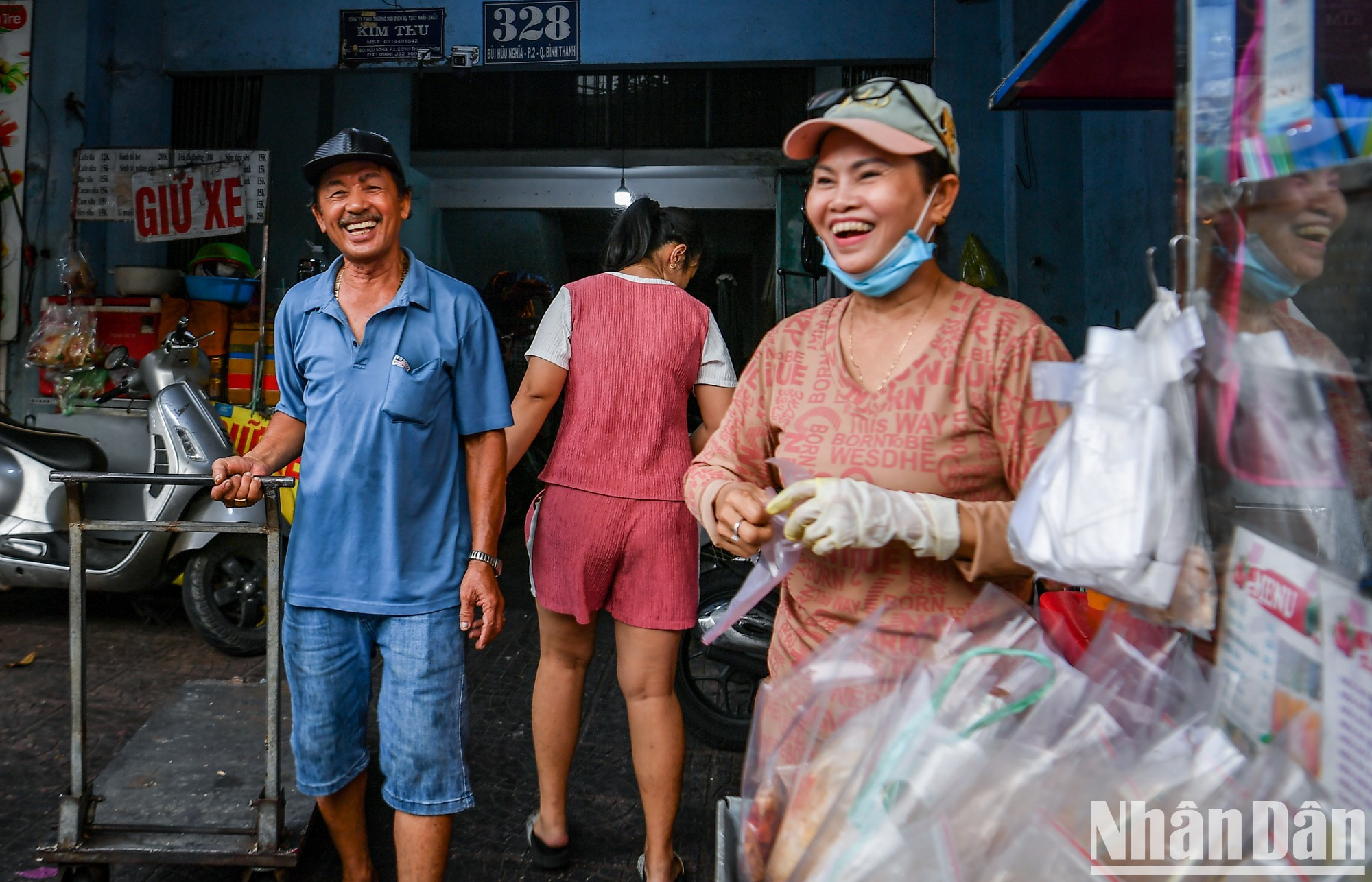 Las cálidas sonrisas de sus habitantes reflejan la hospitalidad de la metrópolis.