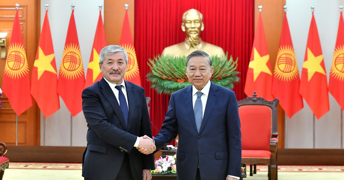 [Foto] Máximo dirigente partidista de Vietnam dialoga con premier de Kirguistán