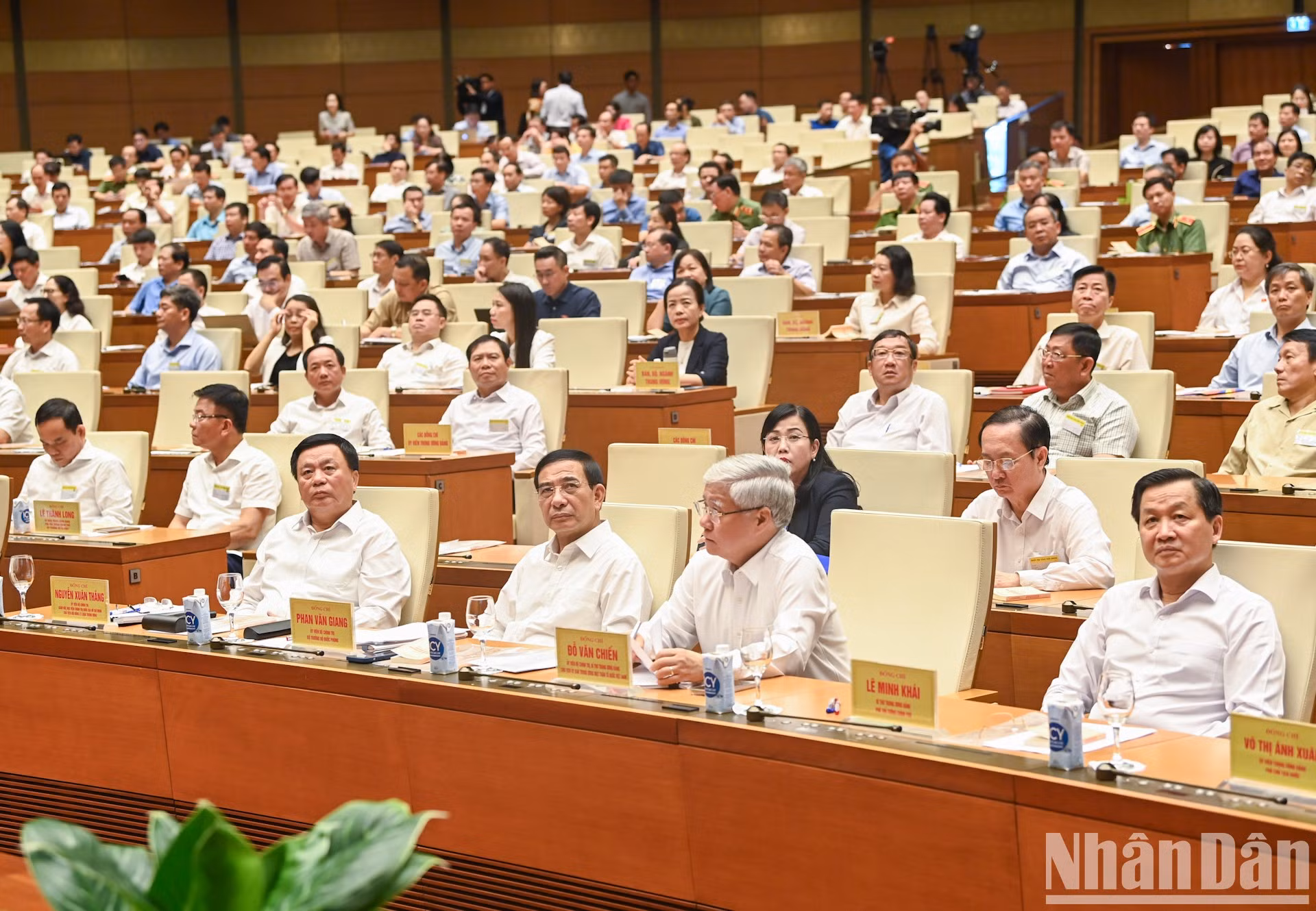 Los miembros del Buró Político y del Secretariado acuden a la conferencia. Los miembros del Buró Político y del Secretariado acuden a la conferencia.