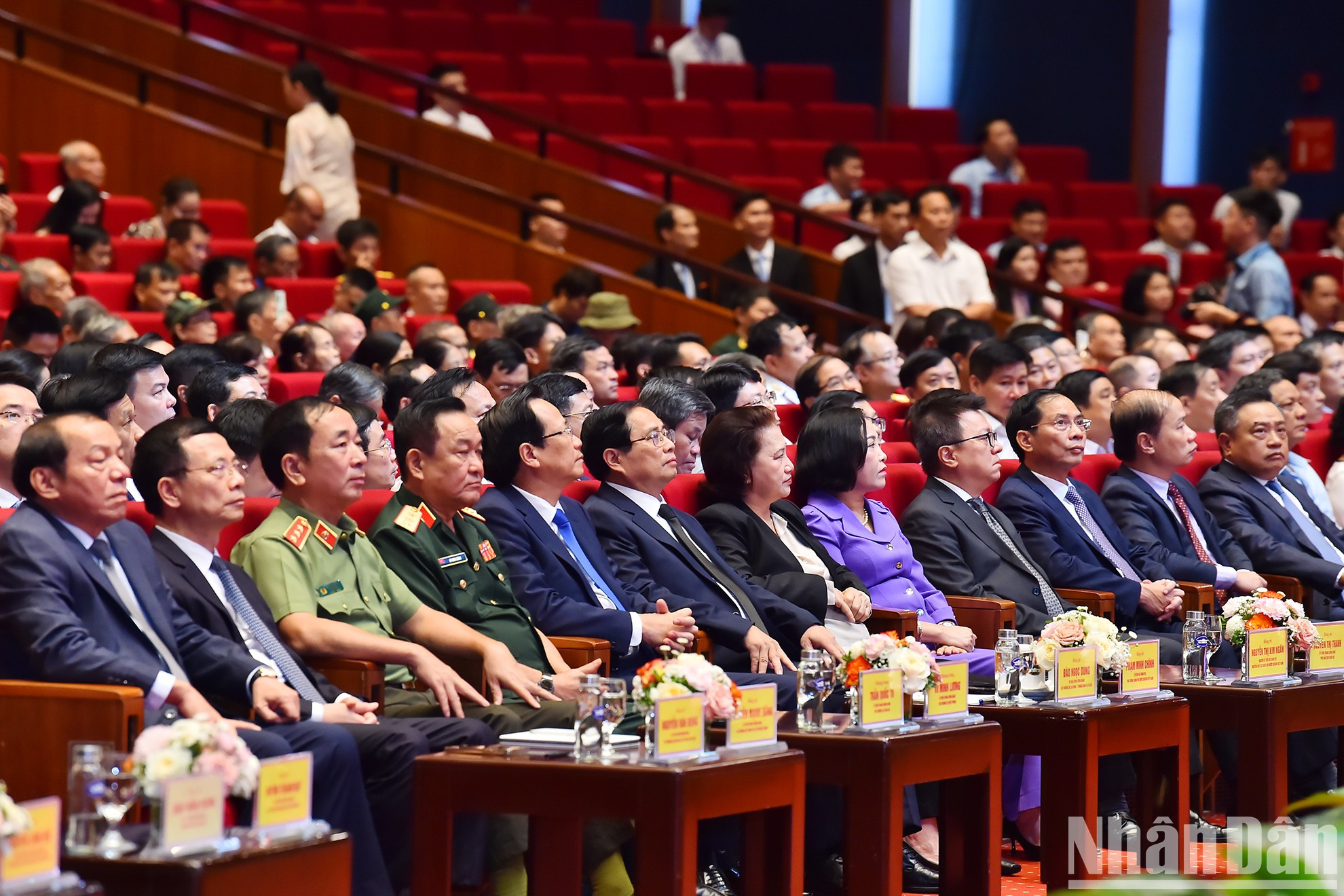 El premier vietnamita y los líderes y exdirigentes del Partido y Estado acuden a la conferencia. El premier vietnamita y los líderes y exdirigentes del Partido y Estado acuden a la conferencia.