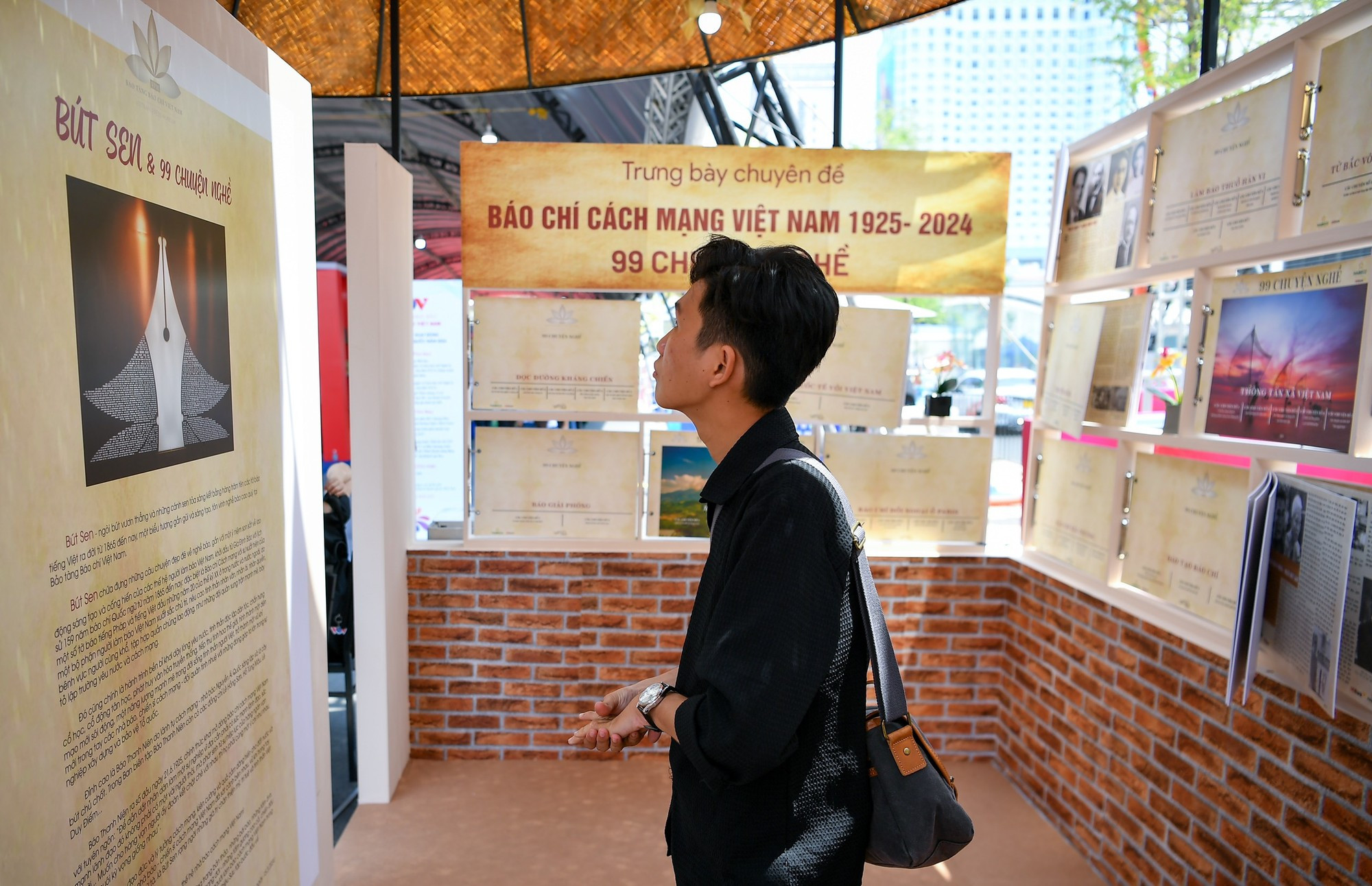 A través de las historias, el periodismo nacional emerge como una fuerza con la misión de luchar por la independencia y la libertad, por la prosperidad, la felicidad y el futuro de la nación. Una prensa que ha atravesado periodos históricos de sangre y flores. Más de 500 reporteros cayeron en guerras. Las generaciones actuales de periodistas siguen ejerciendo una carrera honorable.