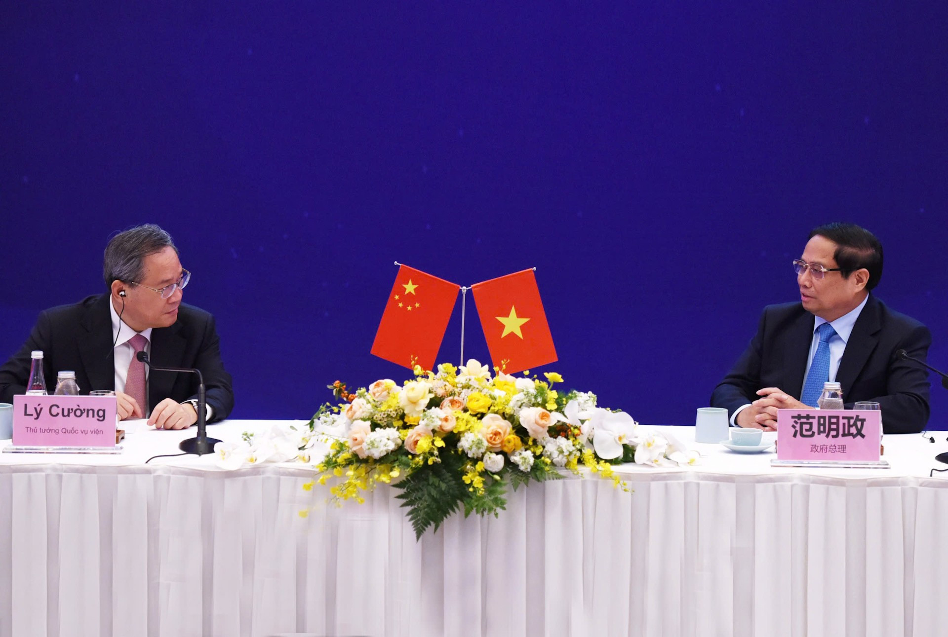 Los premieres de Vietnam y China acuden al evento. Los premieres de Vietnam y China acuden al evento.